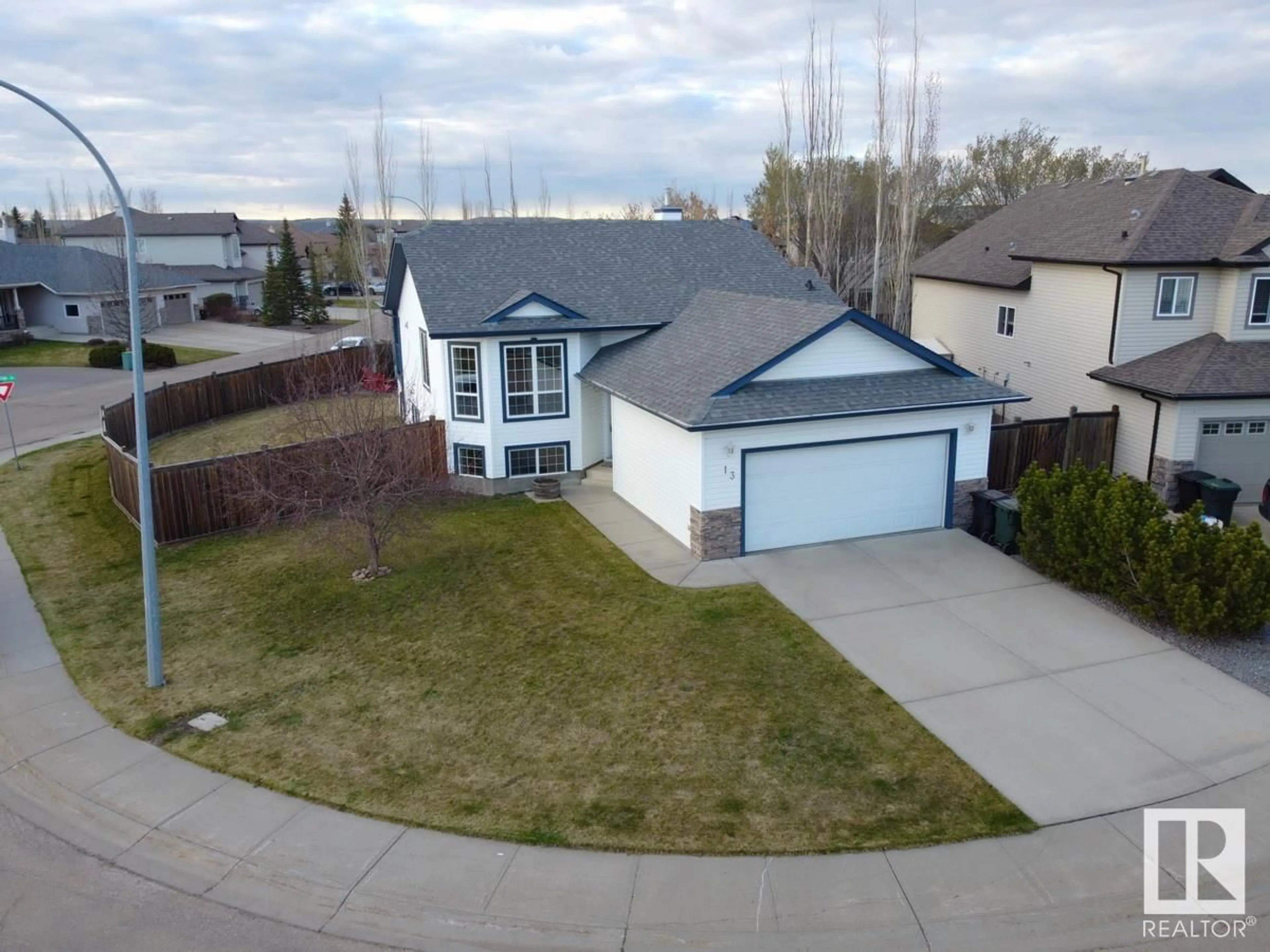 A pic from outside/outdoor area/front of a property/back of a property/a pic from drone, street for 13 HUNTINGTON BA, Spruce Grove Alberta T7X4K7