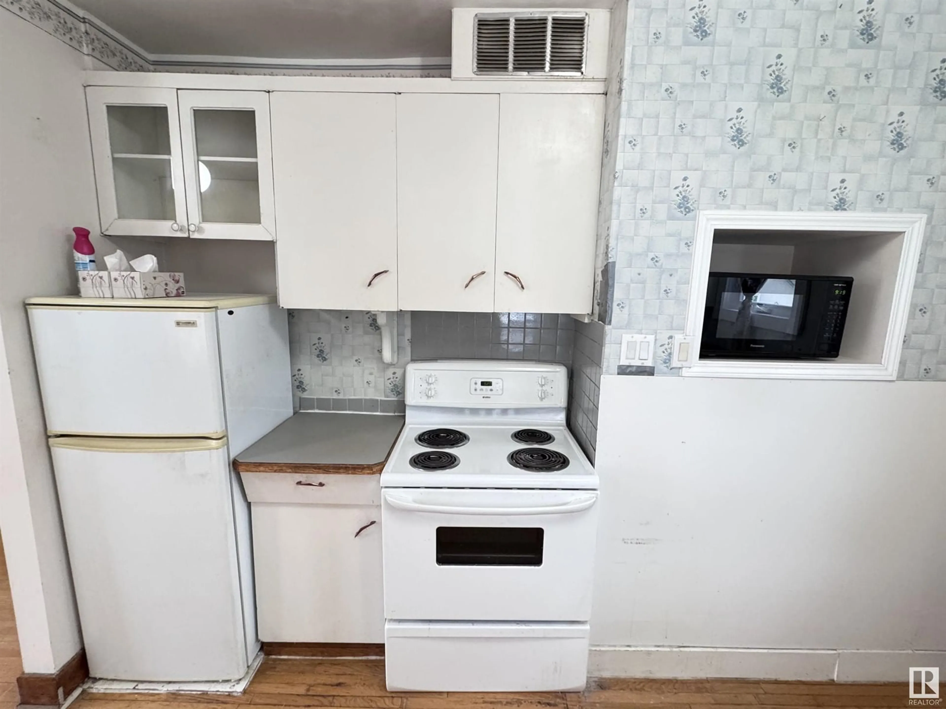 Standard kitchen, wood/laminate floor for 9823 109 ST, Westlock Alberta T7P1P3