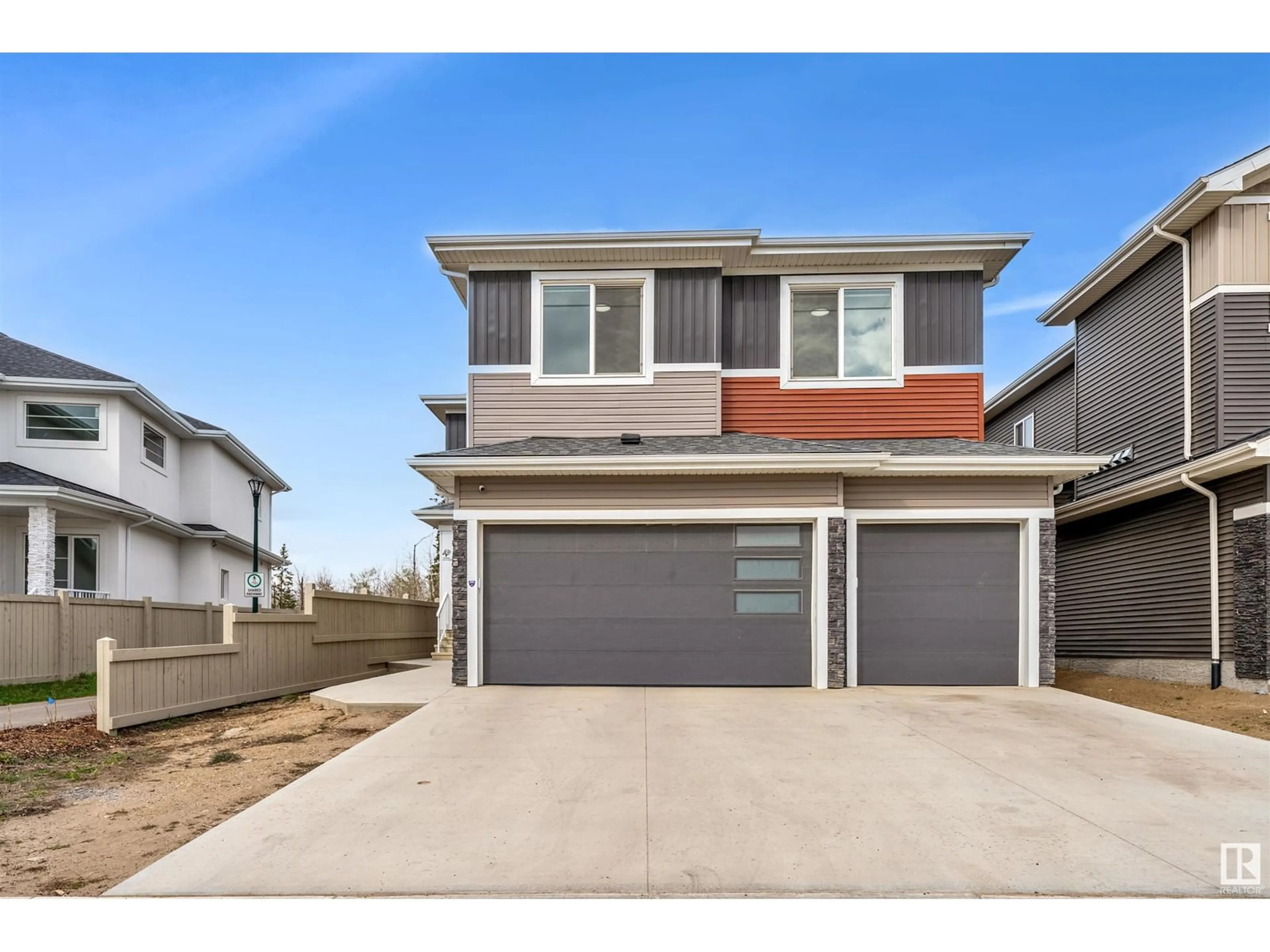 Home with vinyl exterior material, street for 332 33 AV, Edmonton Alberta T6T2S9