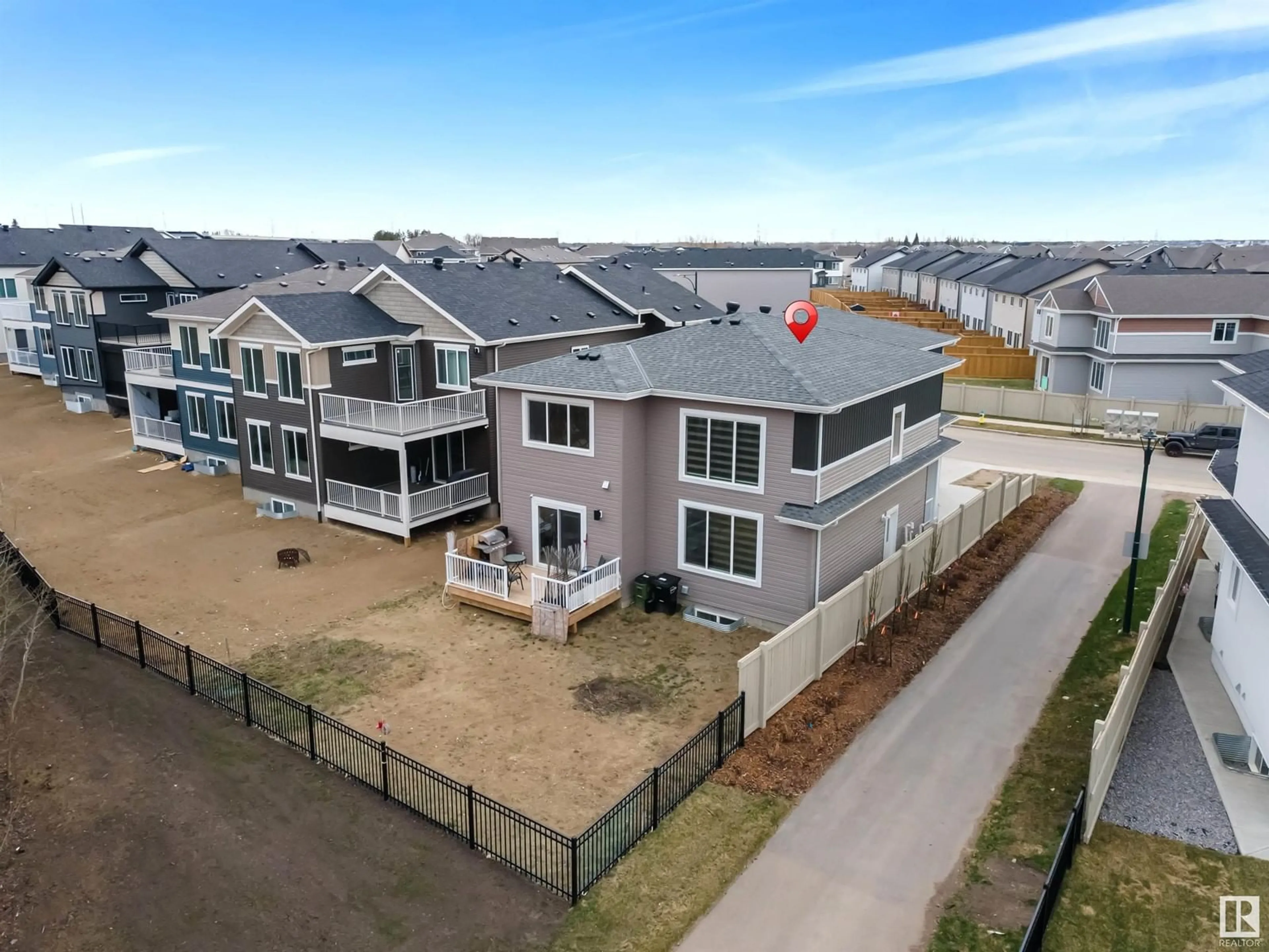 A pic from outside/outdoor area/front of a property/back of a property/a pic from drone, unknown for 332 33 AV, Edmonton Alberta T6T2S9