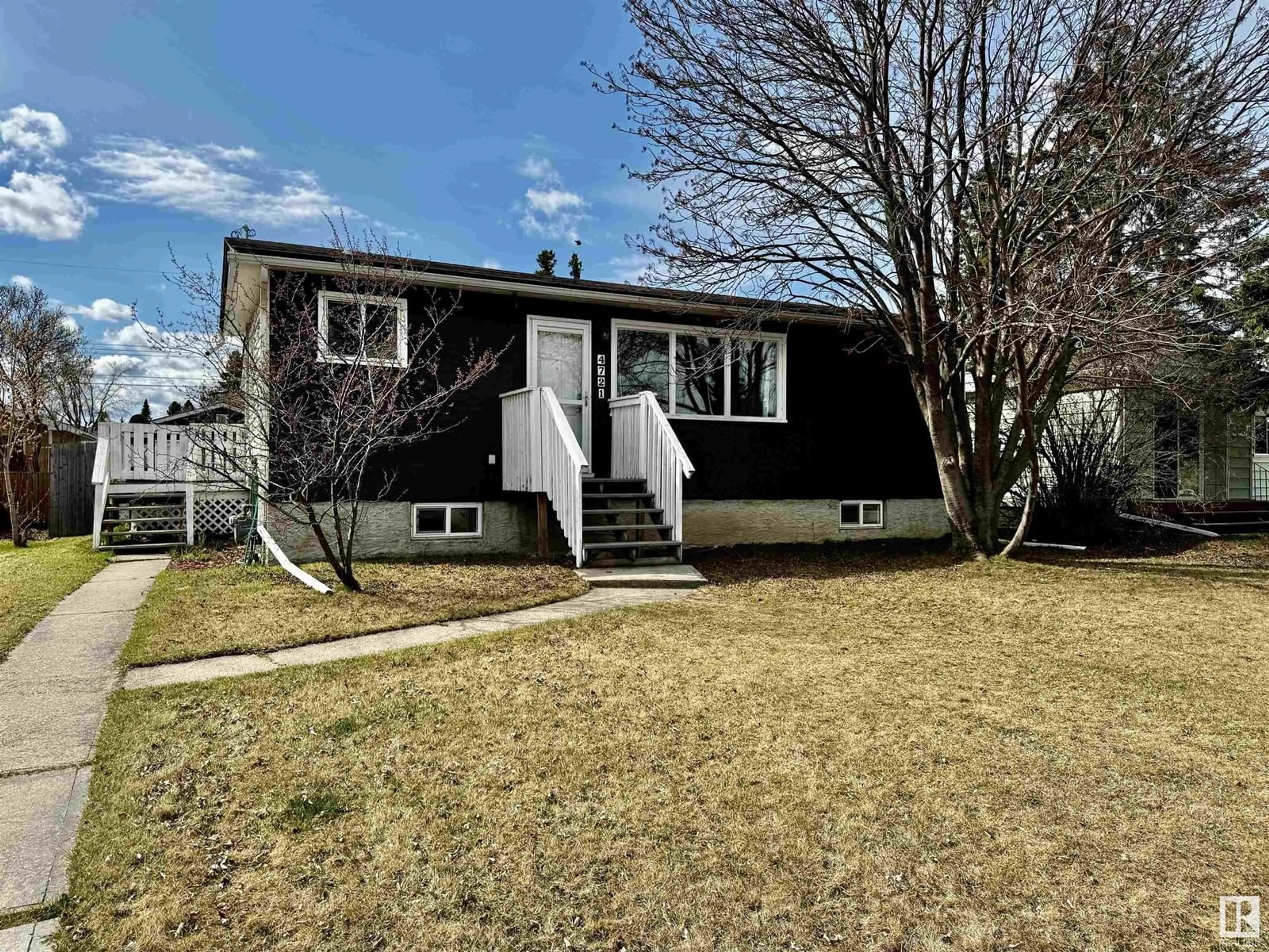 Home with vinyl exterior material, street for 4721 49 AV, Drayton Valley Alberta T7A1H8