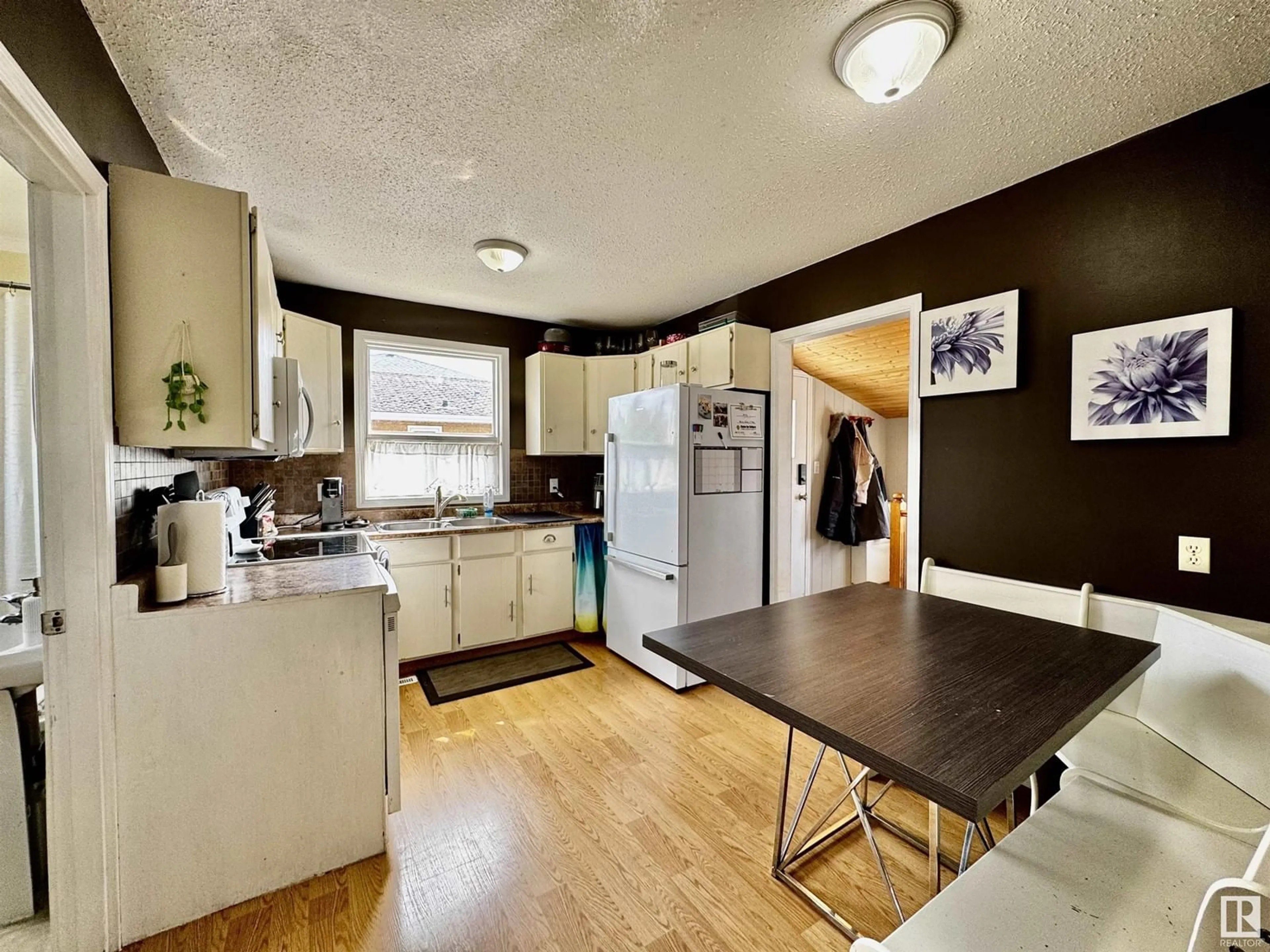 Unknown for 4721 49 AV, Drayton Valley Alberta T7A1H8