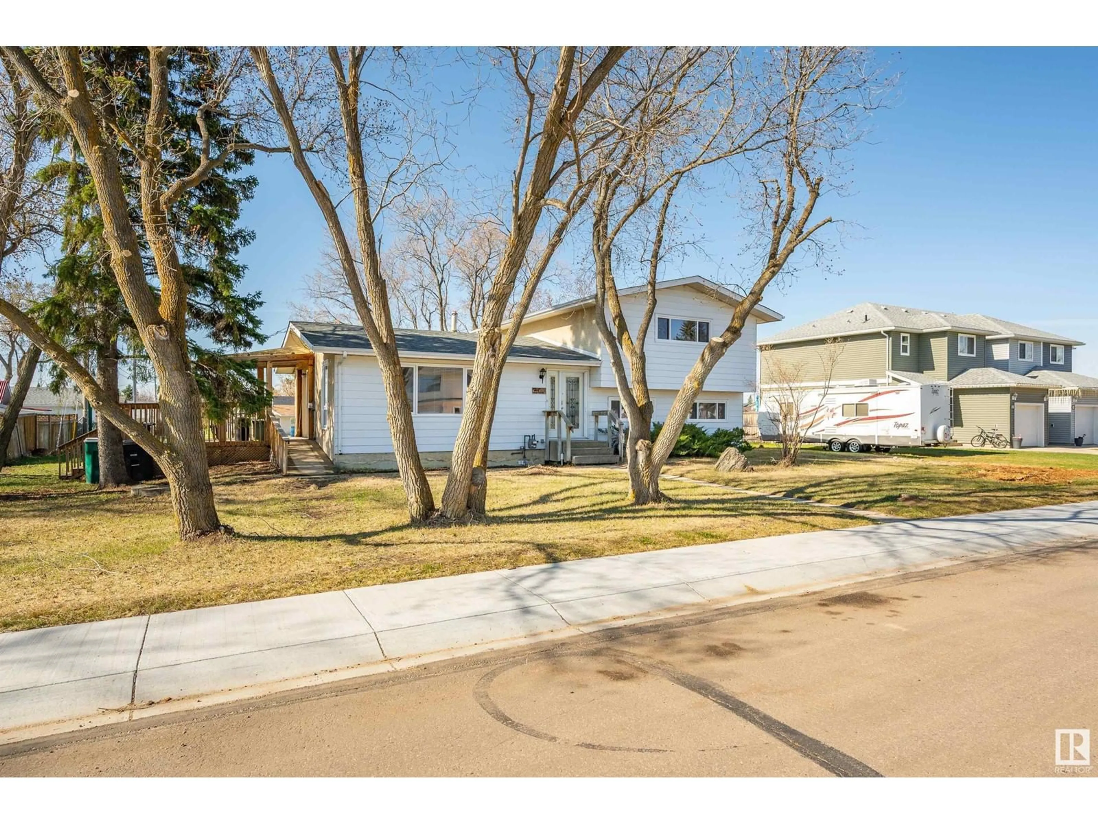 Home with vinyl exterior material, street for 4913 48 AV, Gibbons Alberta T0A1N2