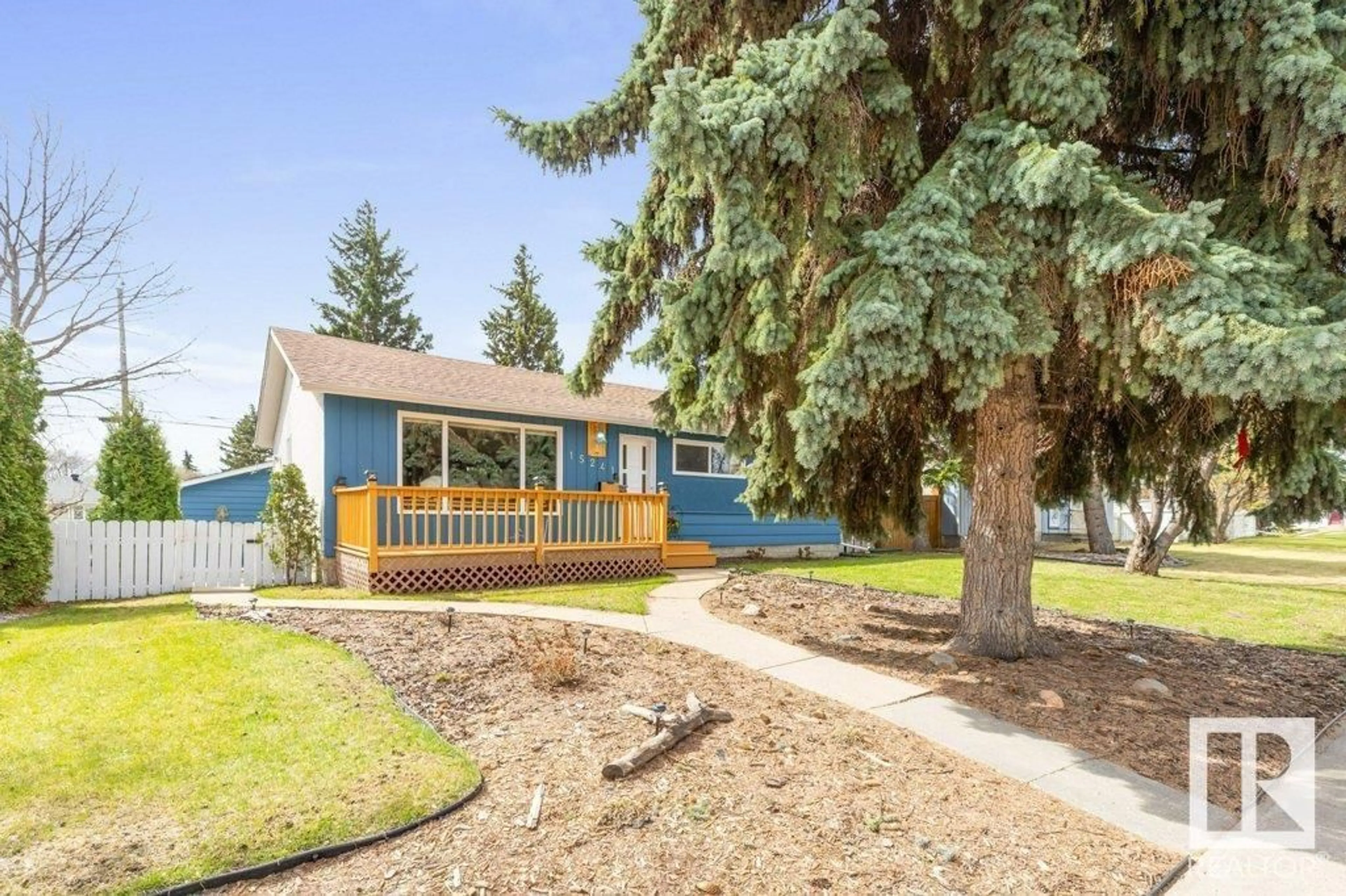 Home with vinyl exterior material, street for 15241 86 AV, Edmonton Alberta T5R4C2