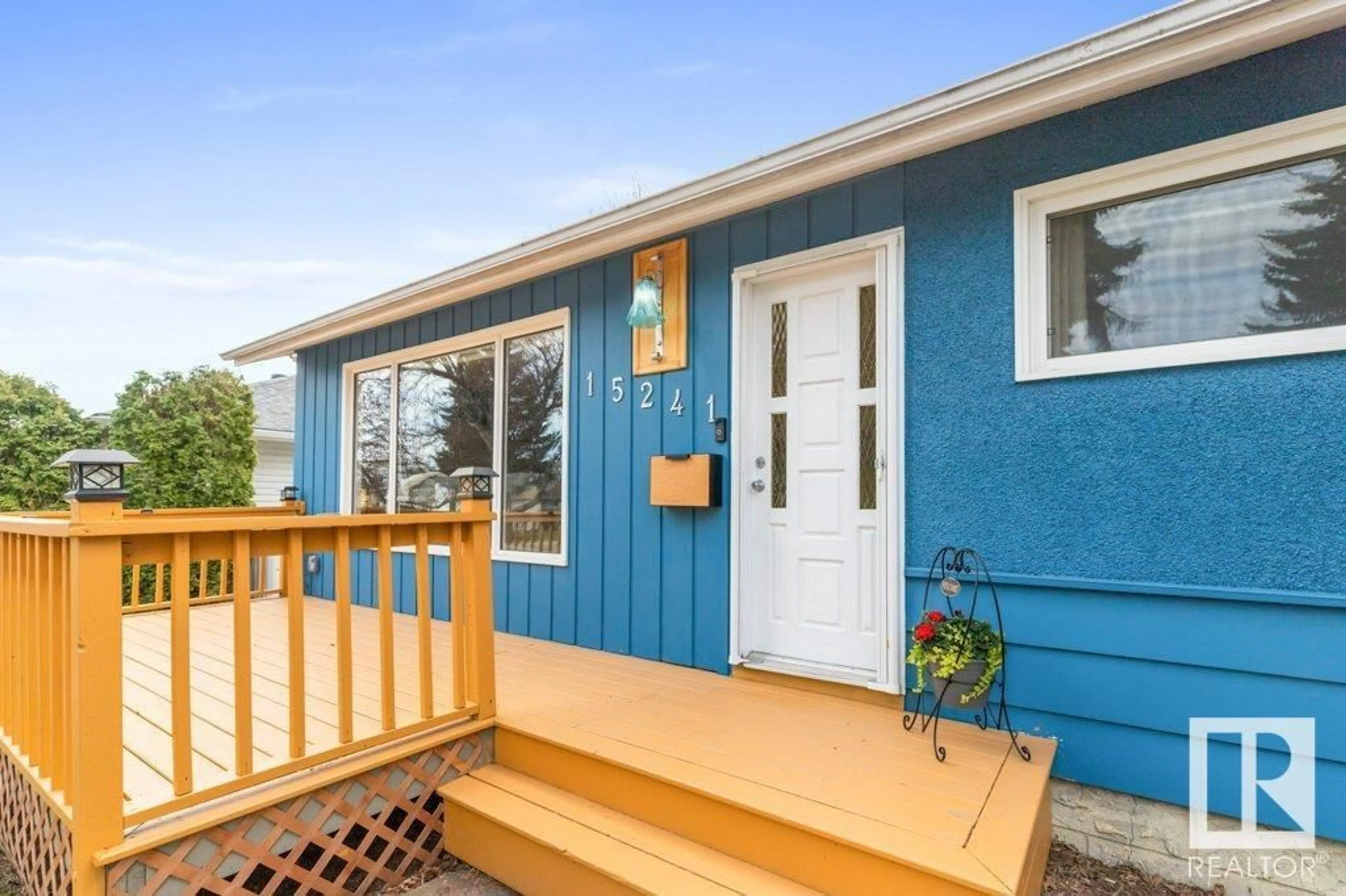 Home with vinyl exterior material, street for 15241 86 AV, Edmonton Alberta T5R4C2