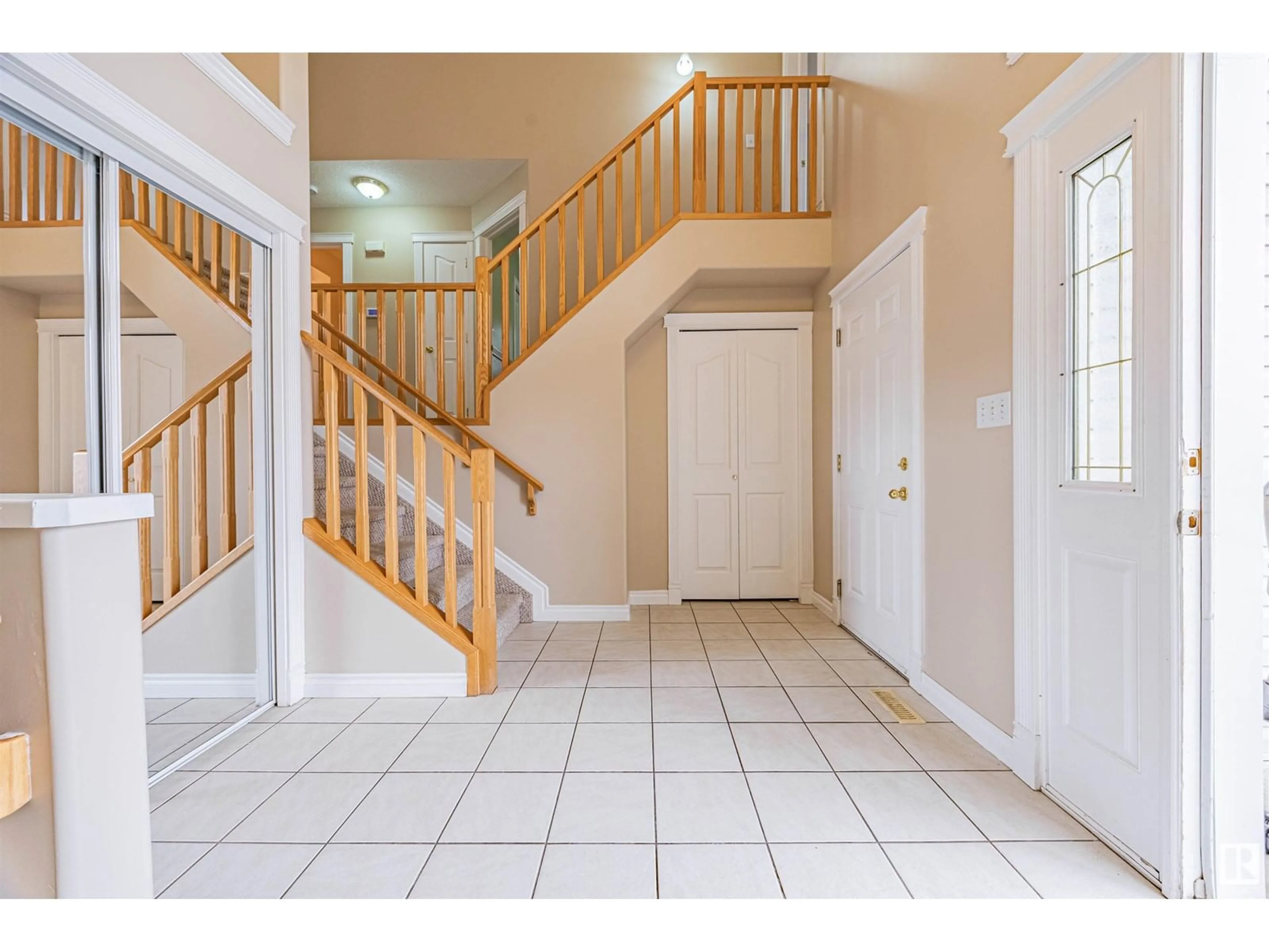 Indoor entryway for 4511 164A AV, Edmonton Alberta T5Y0C7