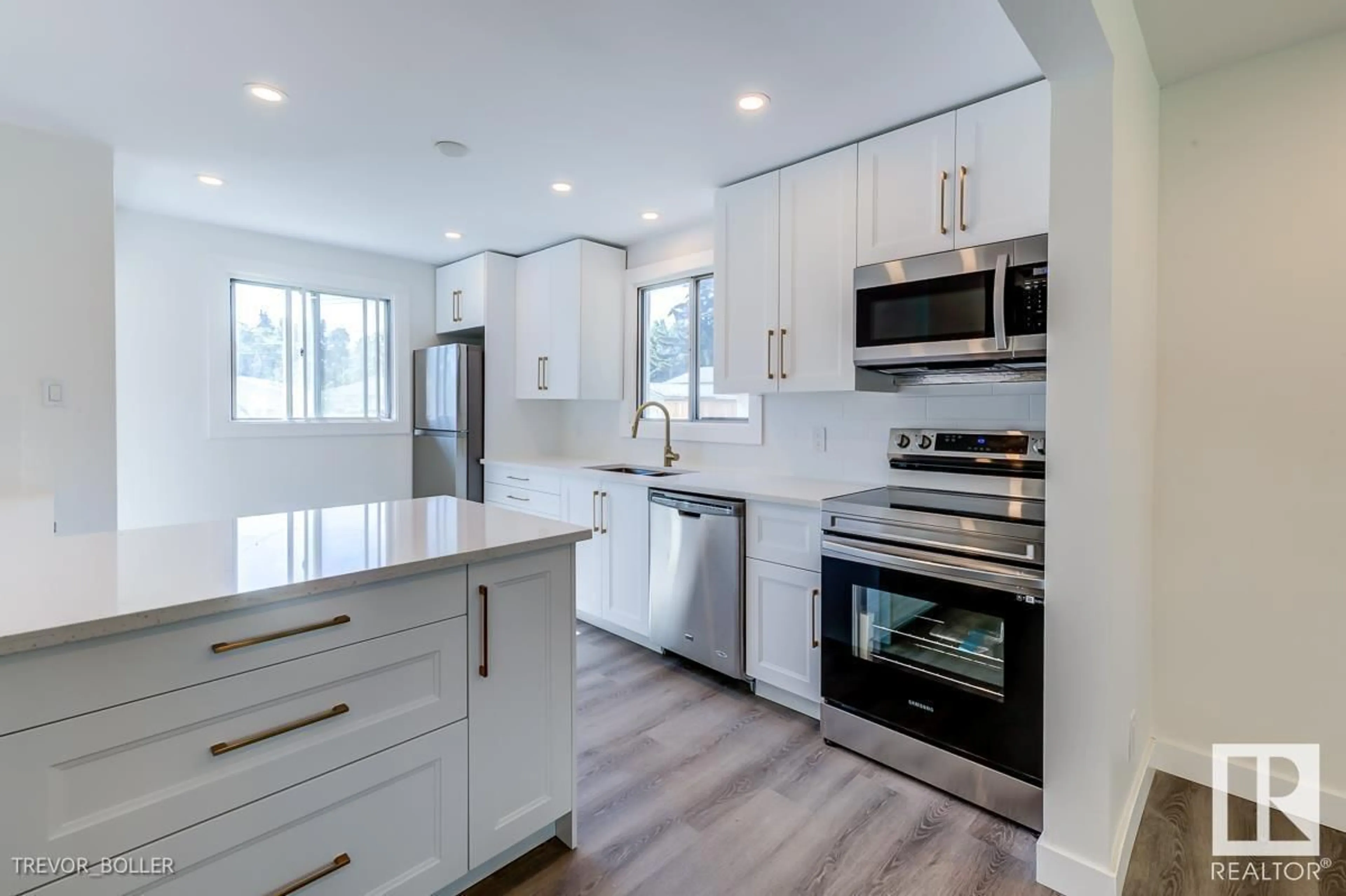 Open concept kitchen, unknown for 13131 124 AV, Edmonton Alberta T5L2Z9