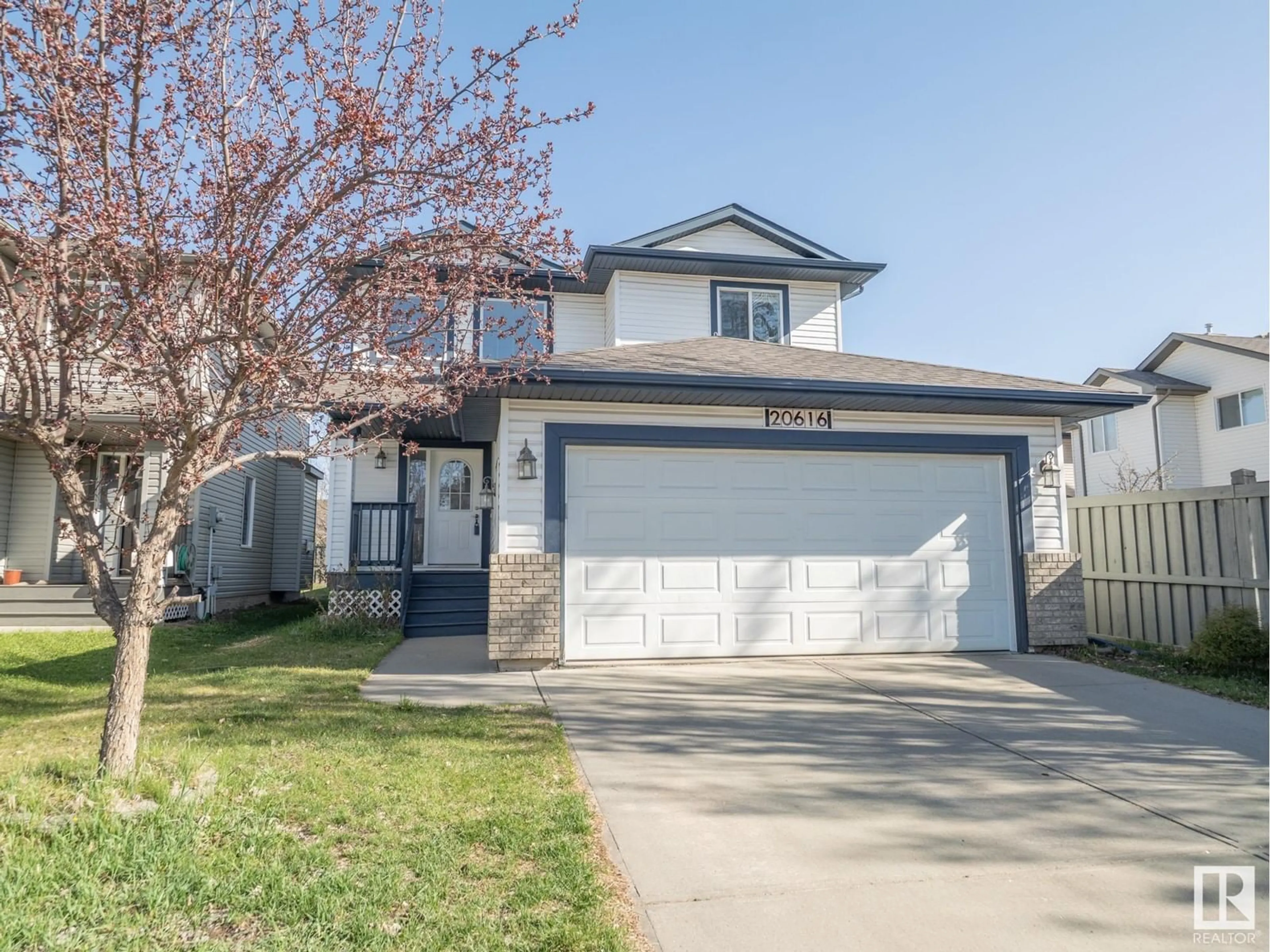 Home with vinyl exterior material, street for 20616 50 AV, Edmonton Alberta T6M0C4