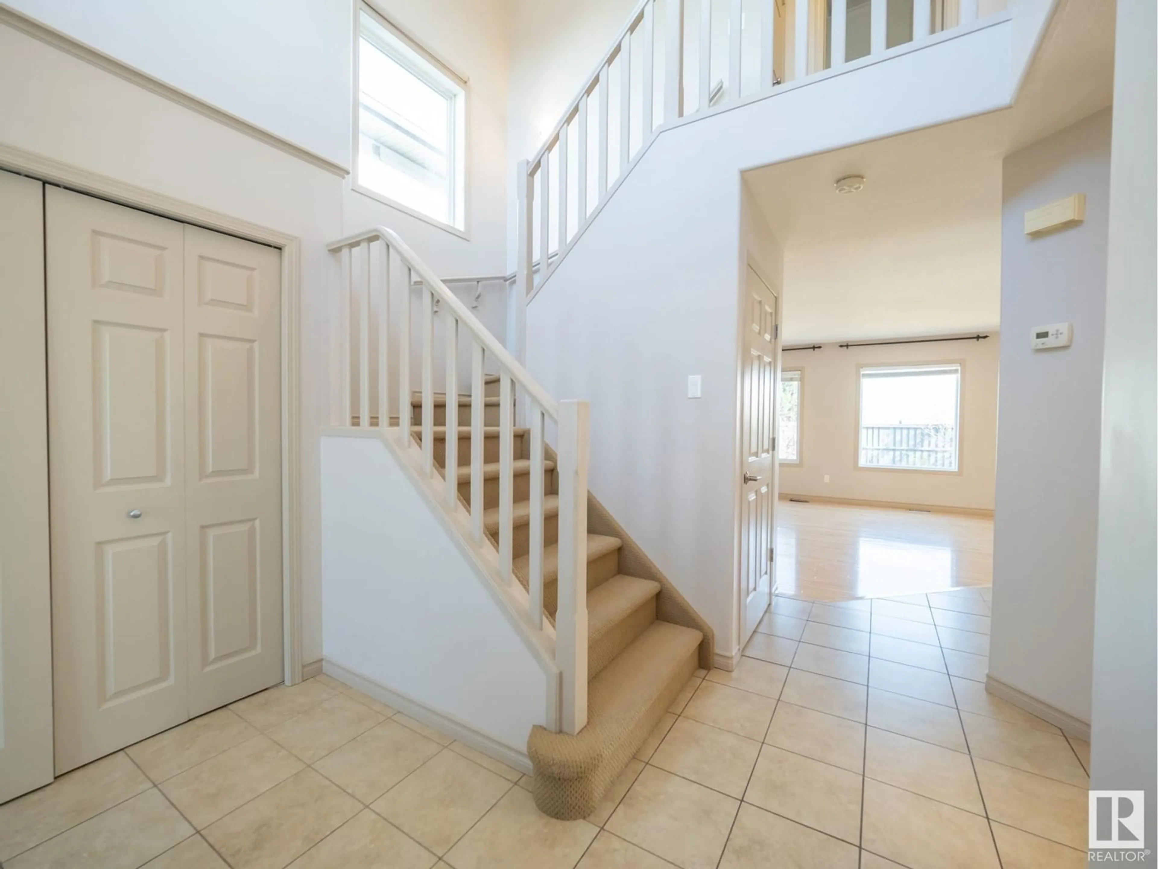 Indoor foyer for 20616 50 AV, Edmonton Alberta T6M0C4