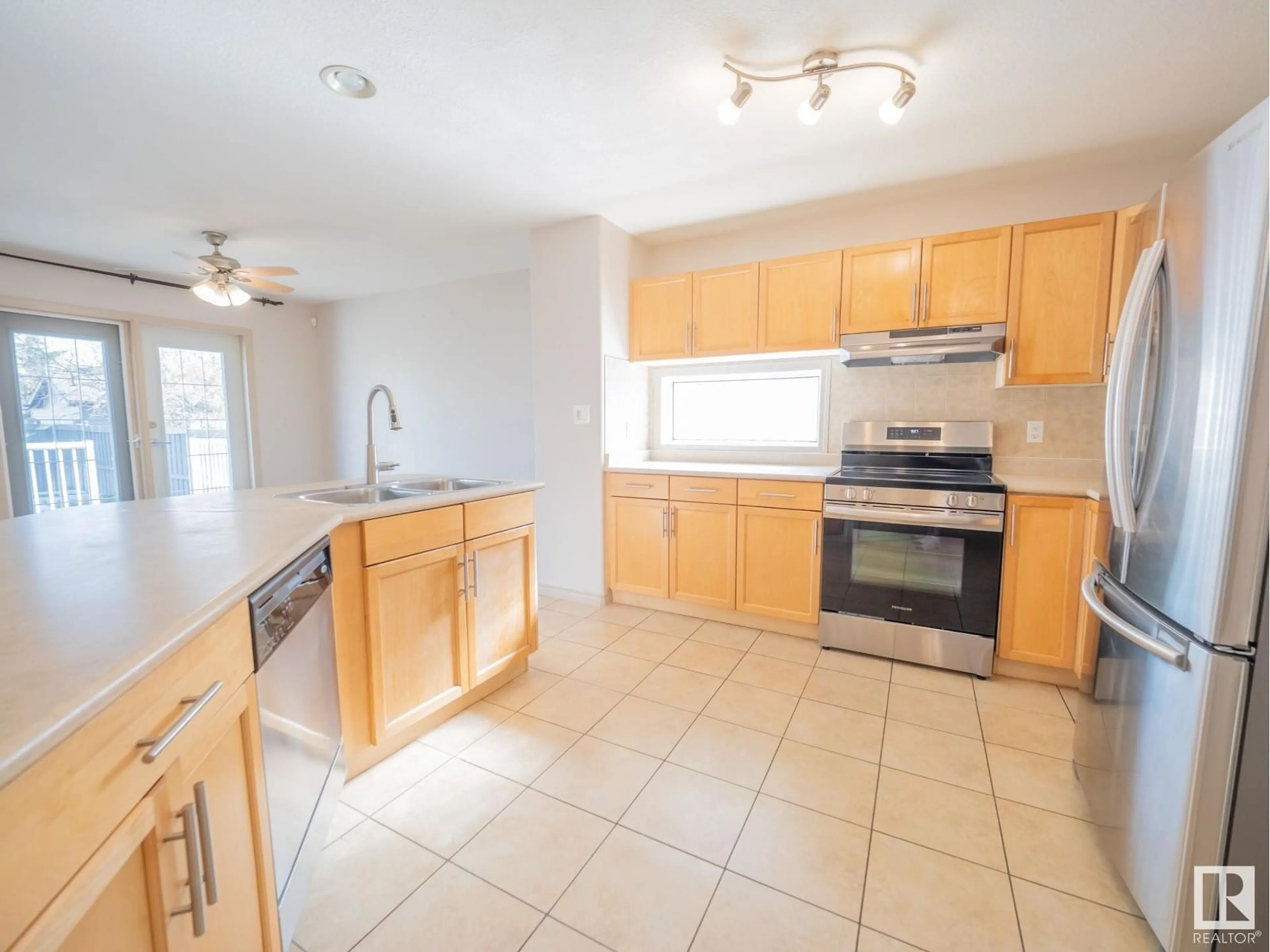 Standard kitchen, ceramic/tile floor for 20616 50 AV, Edmonton Alberta T6M0C4