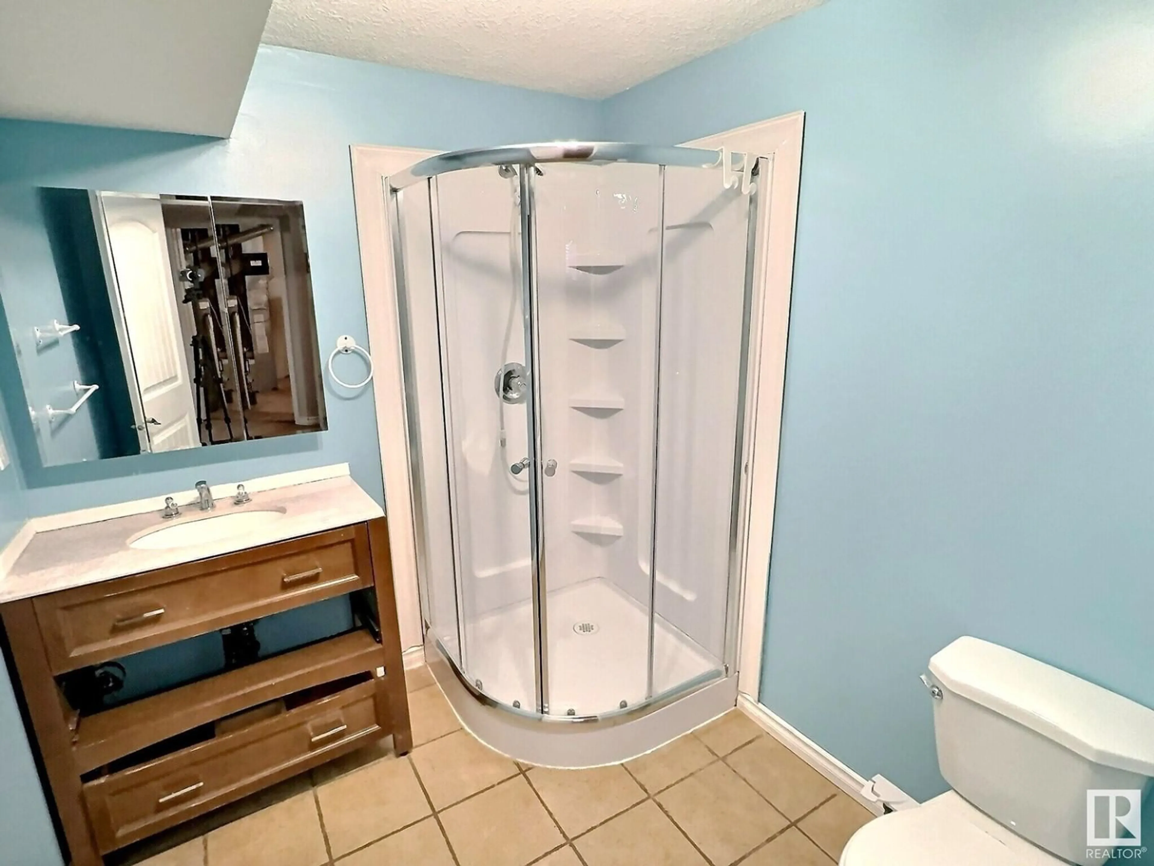 Standard bathroom, ceramic/tile floor for 8736 178 AV, Edmonton Alberta T5Z0B8