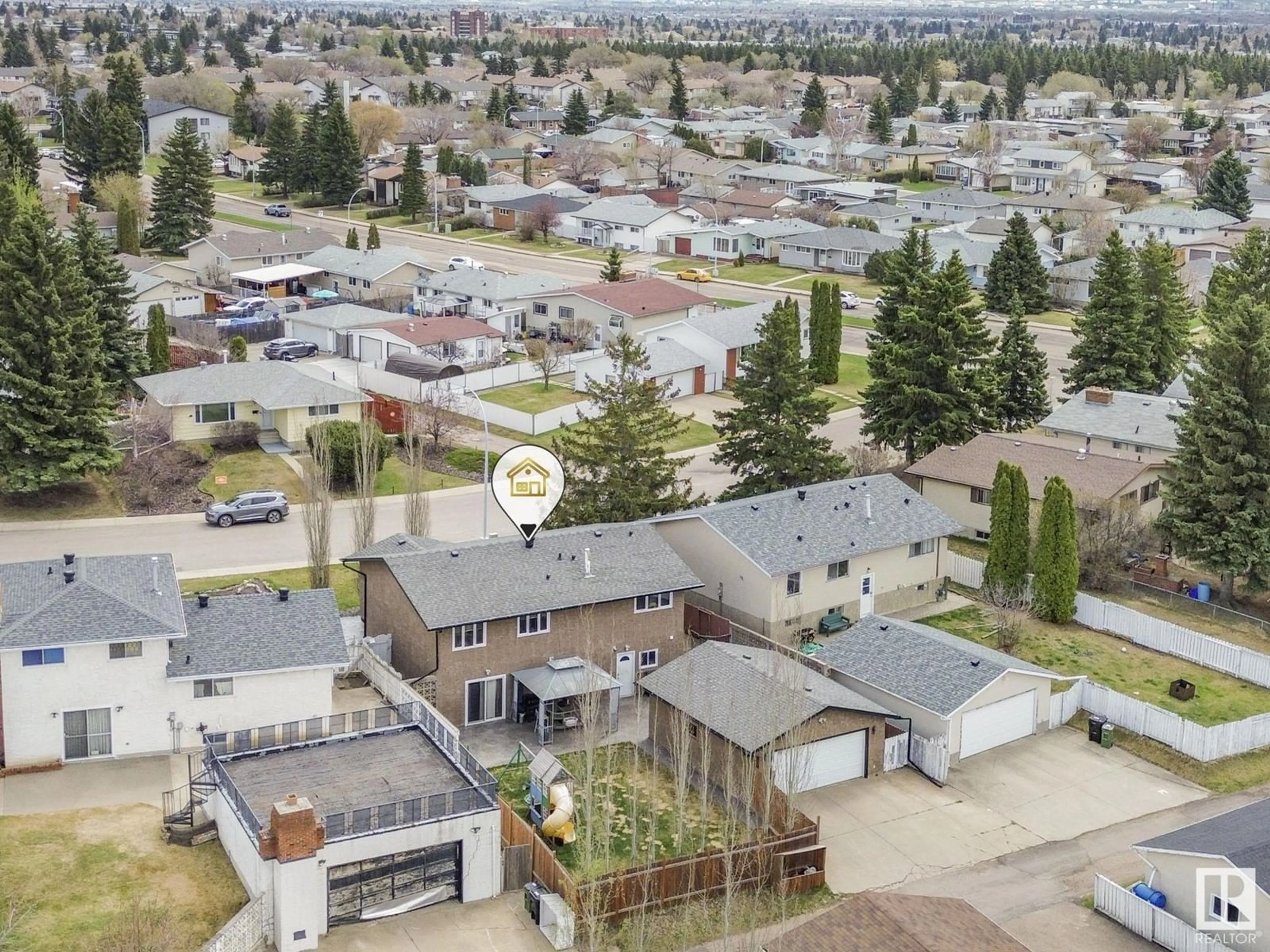 A pic from outside/outdoor area/front of a property/back of a property/a pic from drone, street for 14420 86 ST, Edmonton Alberta T5E3C7