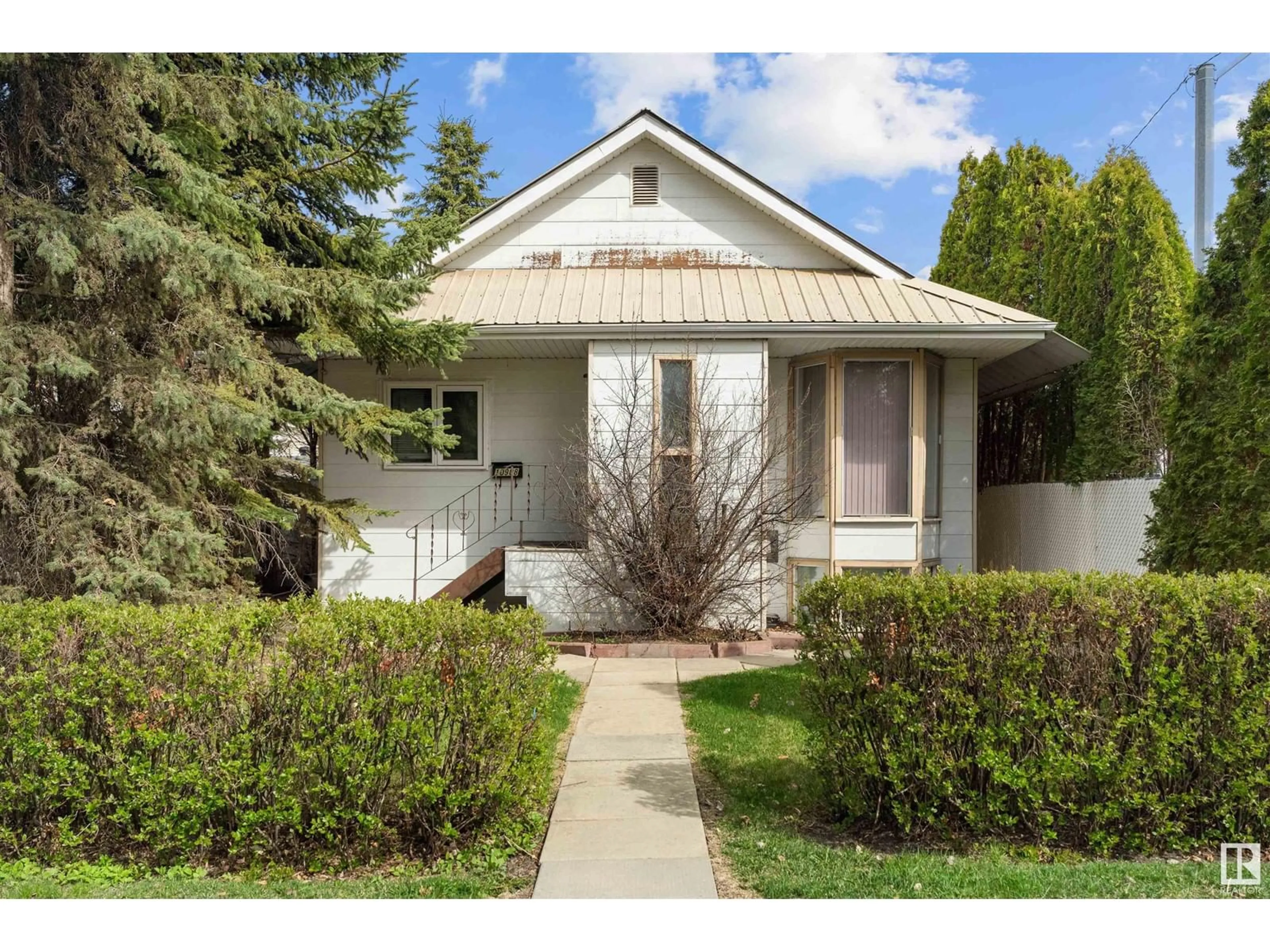 Home with vinyl exterior material, street for 10908 75 AV, Edmonton Alberta T6G0J6