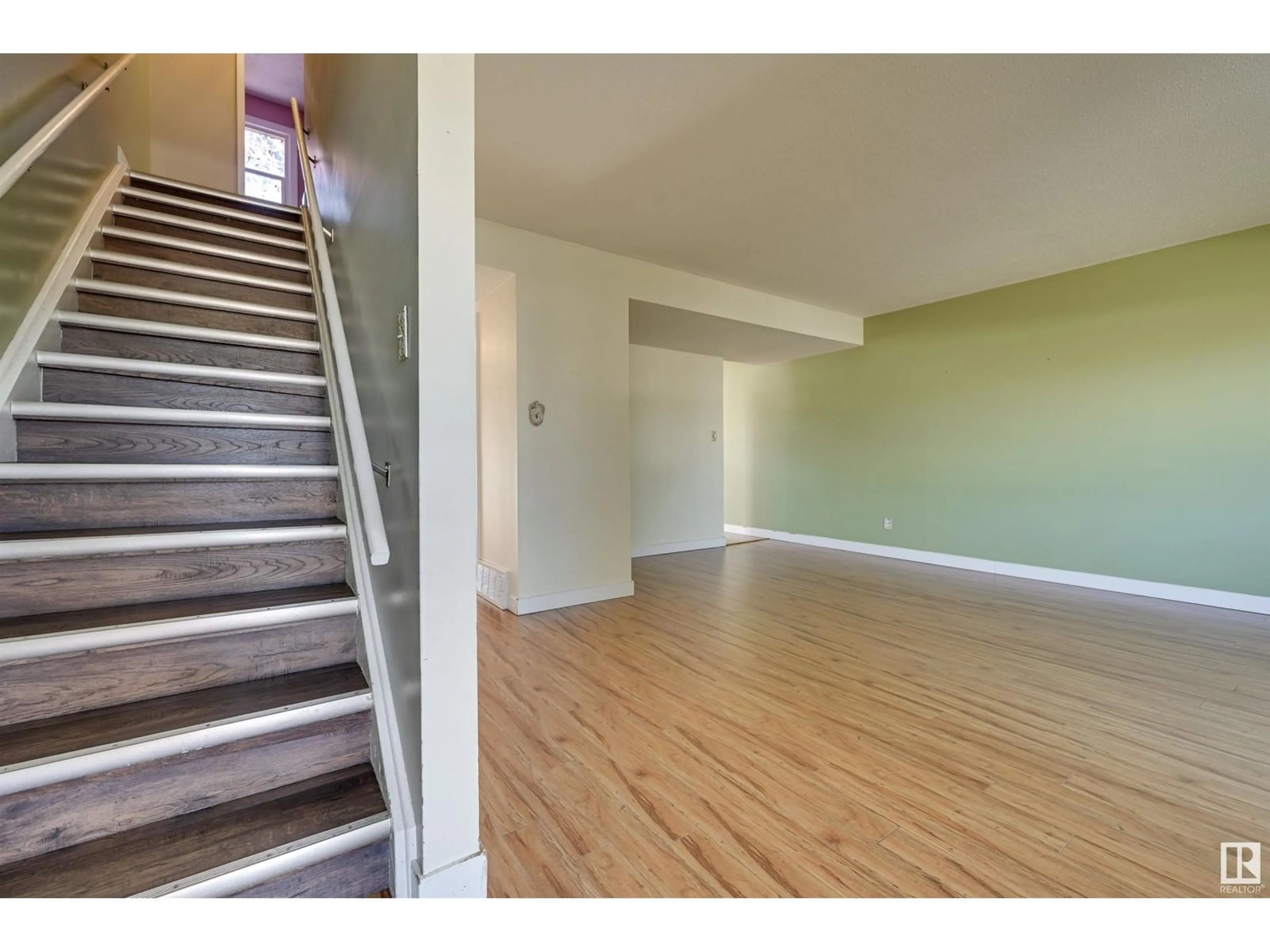 Unknown for 5515 105 ST NW, Edmonton Alberta T6H4P9