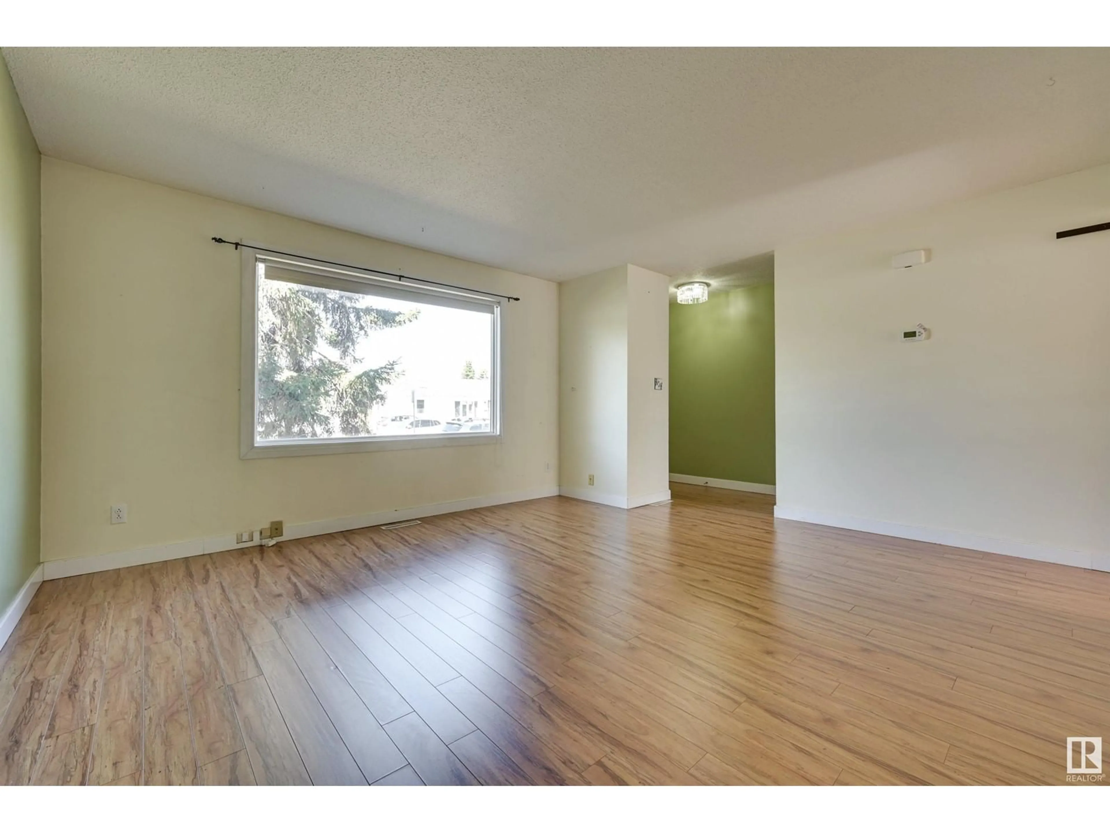 A pic of a room for 5515 105 ST NW, Edmonton Alberta T6H4P9