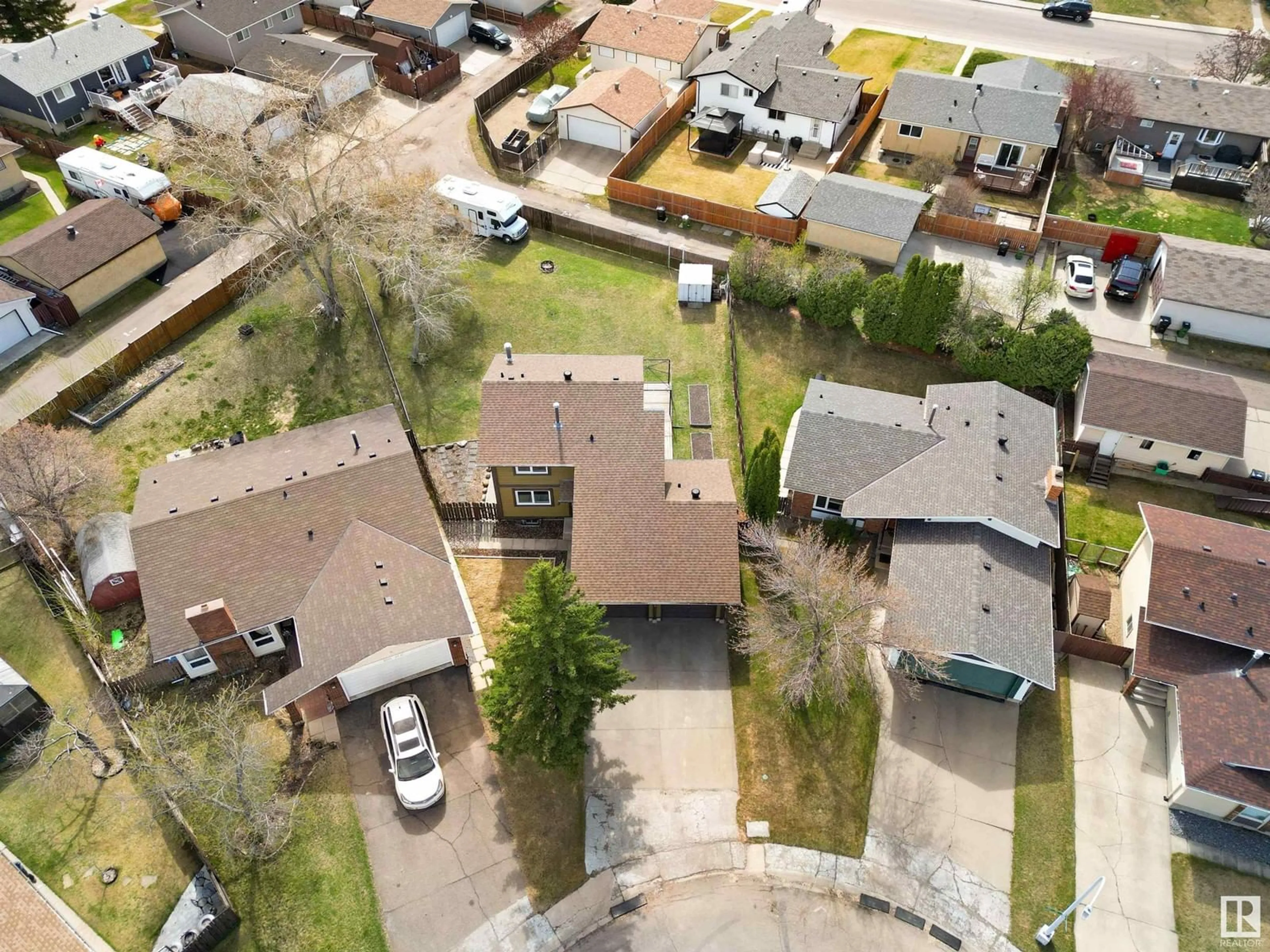 A pic from outside/outdoor area/front of a property/back of a property/a pic from drone, street for 6303 37 AV, Edmonton Alberta T6L1V1