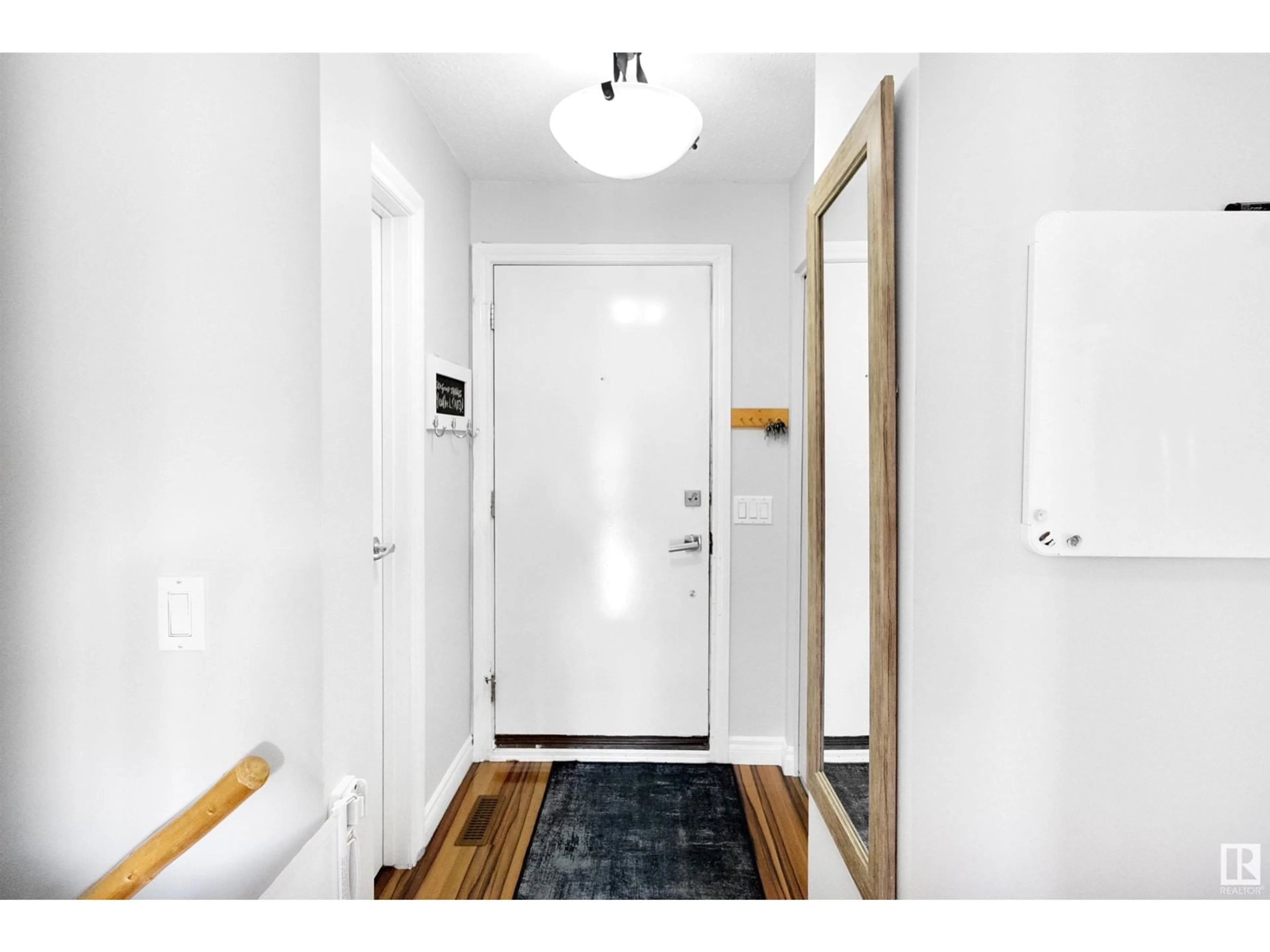Indoor entryway for 6303 37 AV, Edmonton Alberta T6L1V1
