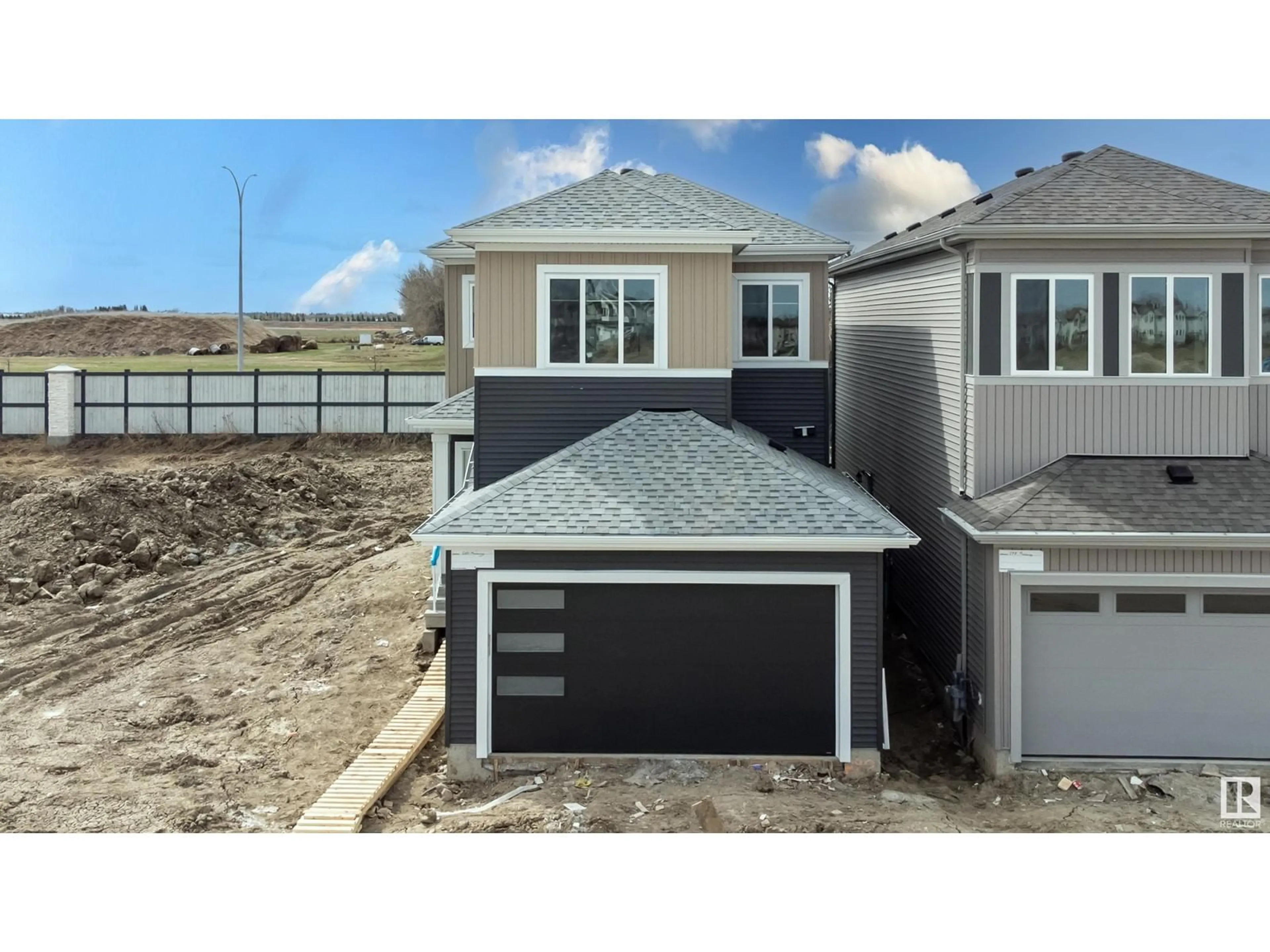 Home with vinyl exterior material, street for 280 MUNN WY, Leduc Alberta T9E0S9