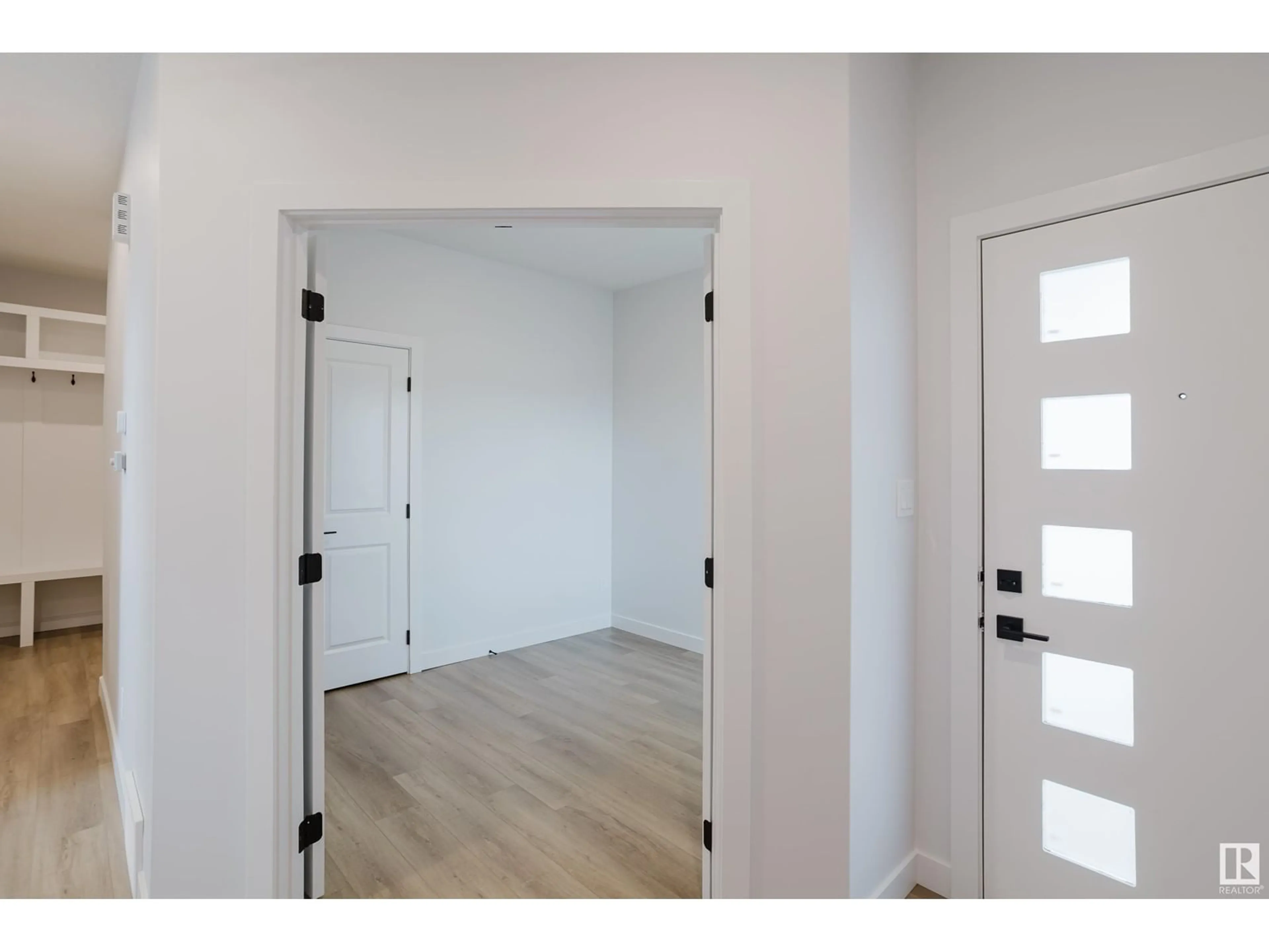 Indoor entryway for 280 MUNN WY, Leduc Alberta T9E0S9