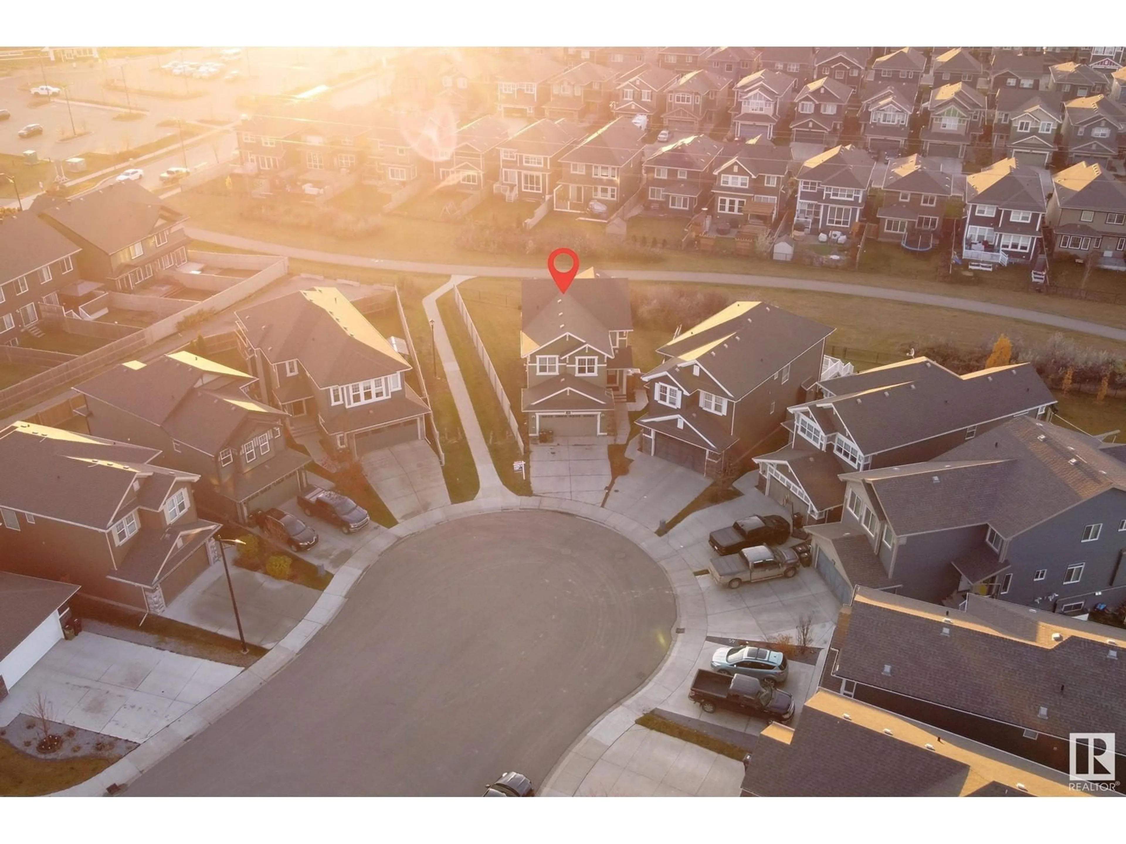 A pic from outside/outdoor area/front of a property/back of a property/a pic from drone, street for 3938 CHERRYCOVE SW, Edmonton Alberta T6X2B3