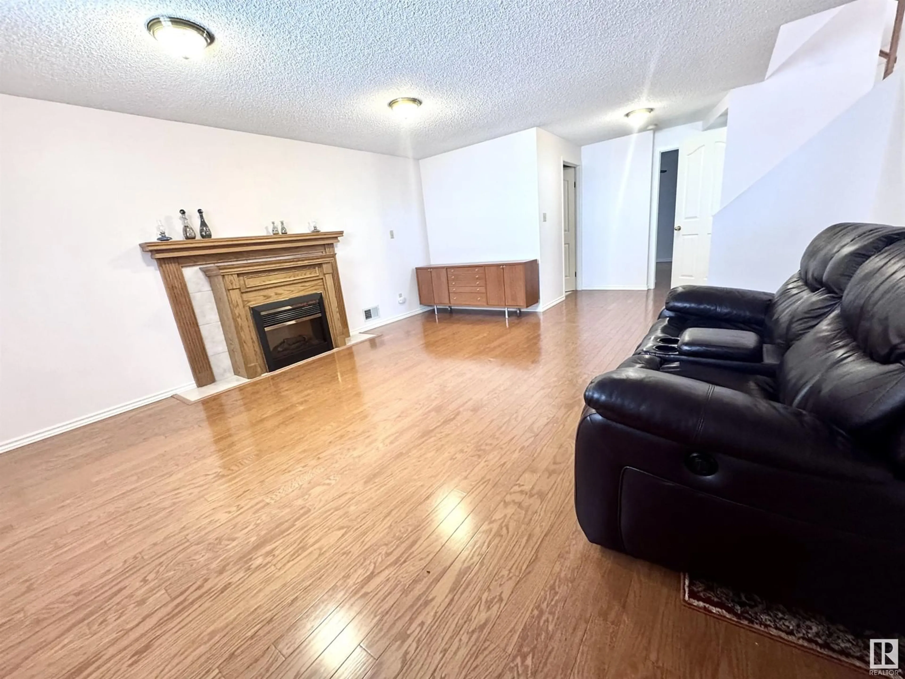 A pic of a room for NW - 17415 91 ST, Edmonton Alberta T5Z2M3