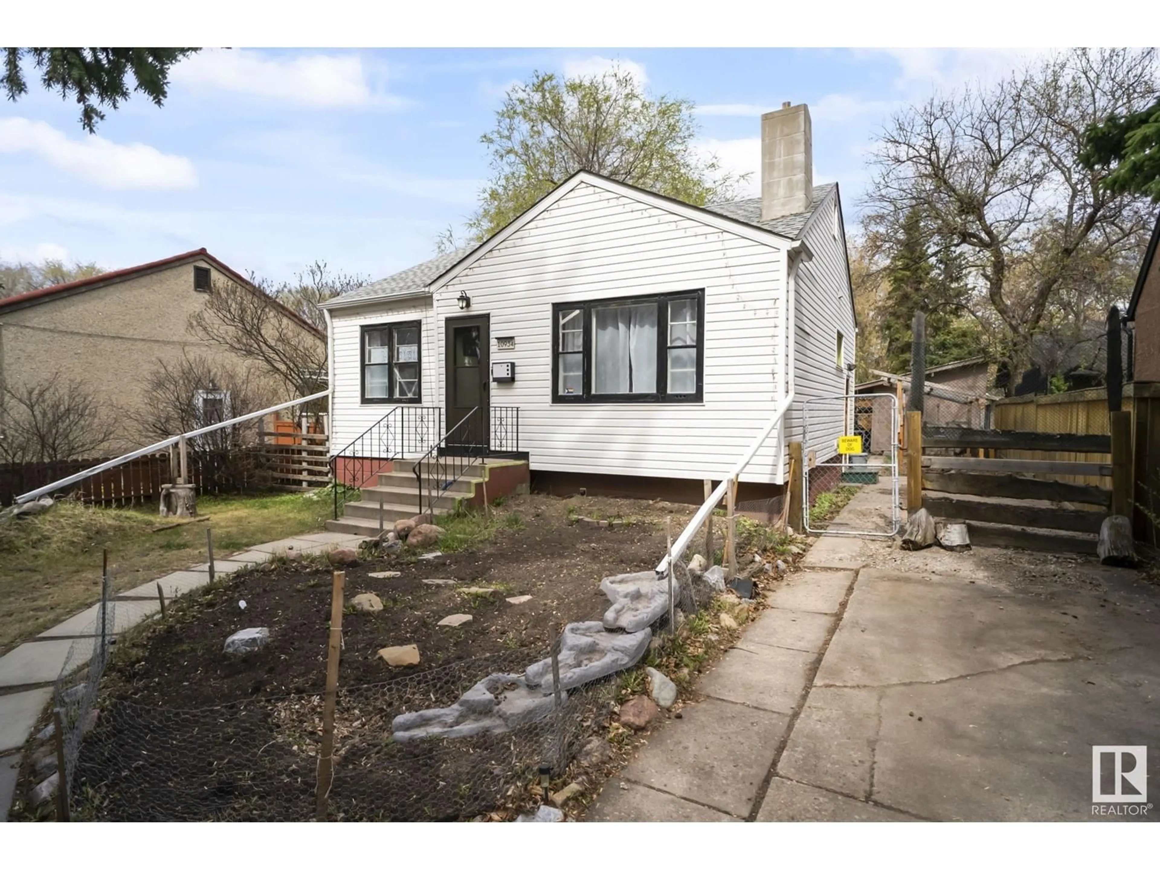 Unknown for 10934 67 AV, Edmonton Alberta T6H2A4