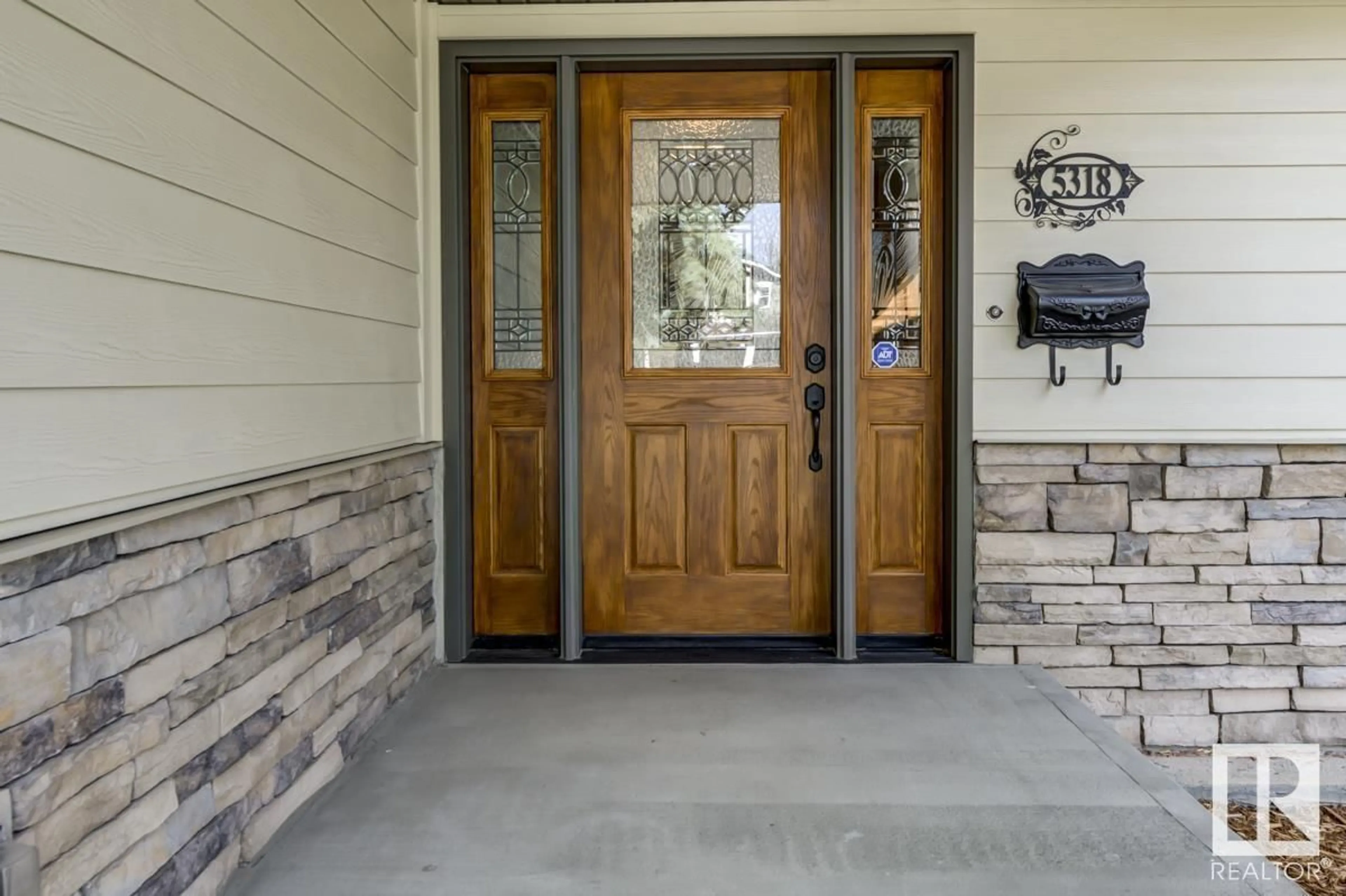 Indoor entryway for 5318 111 AV, Edmonton Alberta T5W0K5