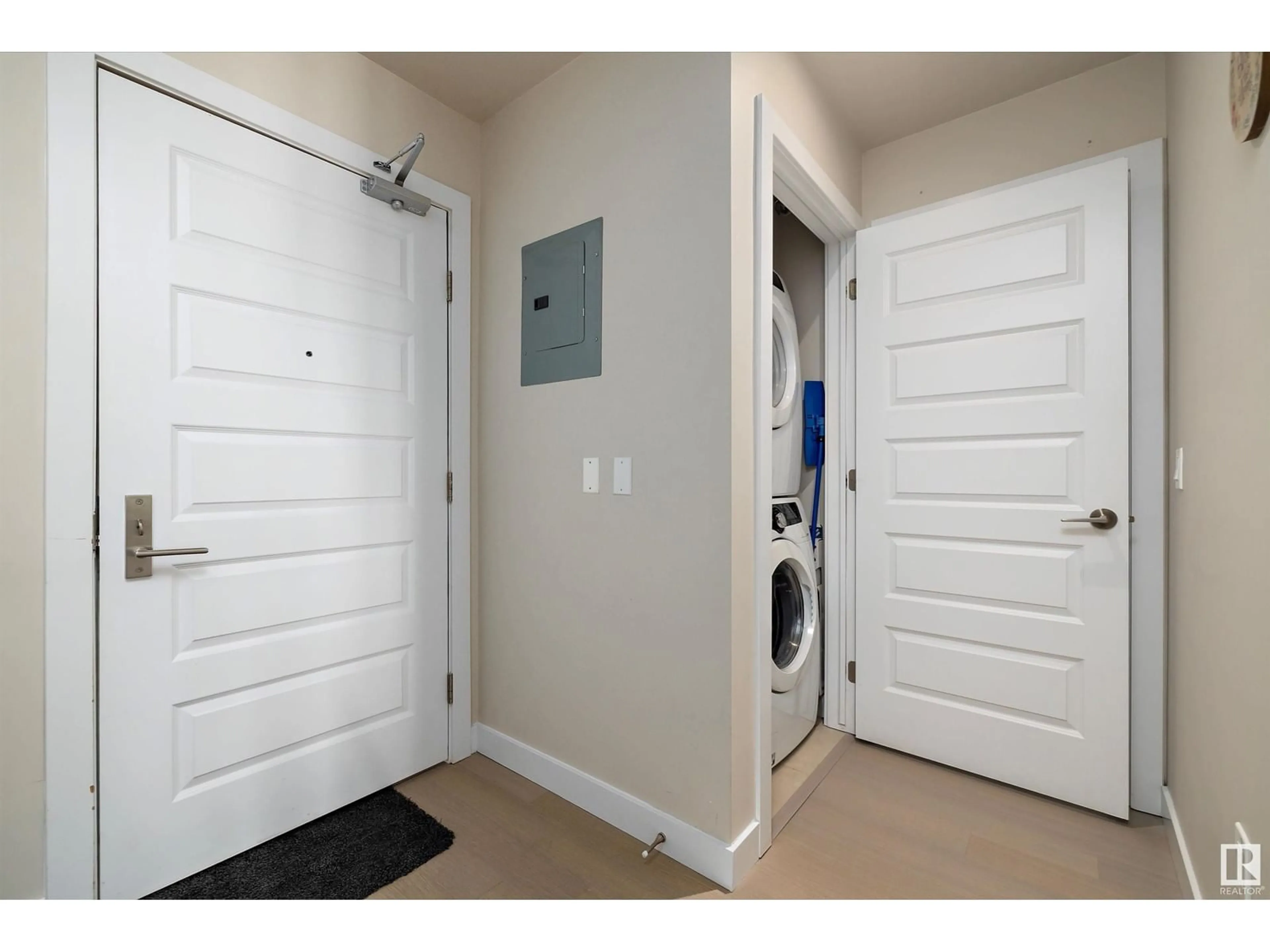 Indoor entryway for #302 - 10140 150 ST NW, Edmonton Alberta T5P1P1