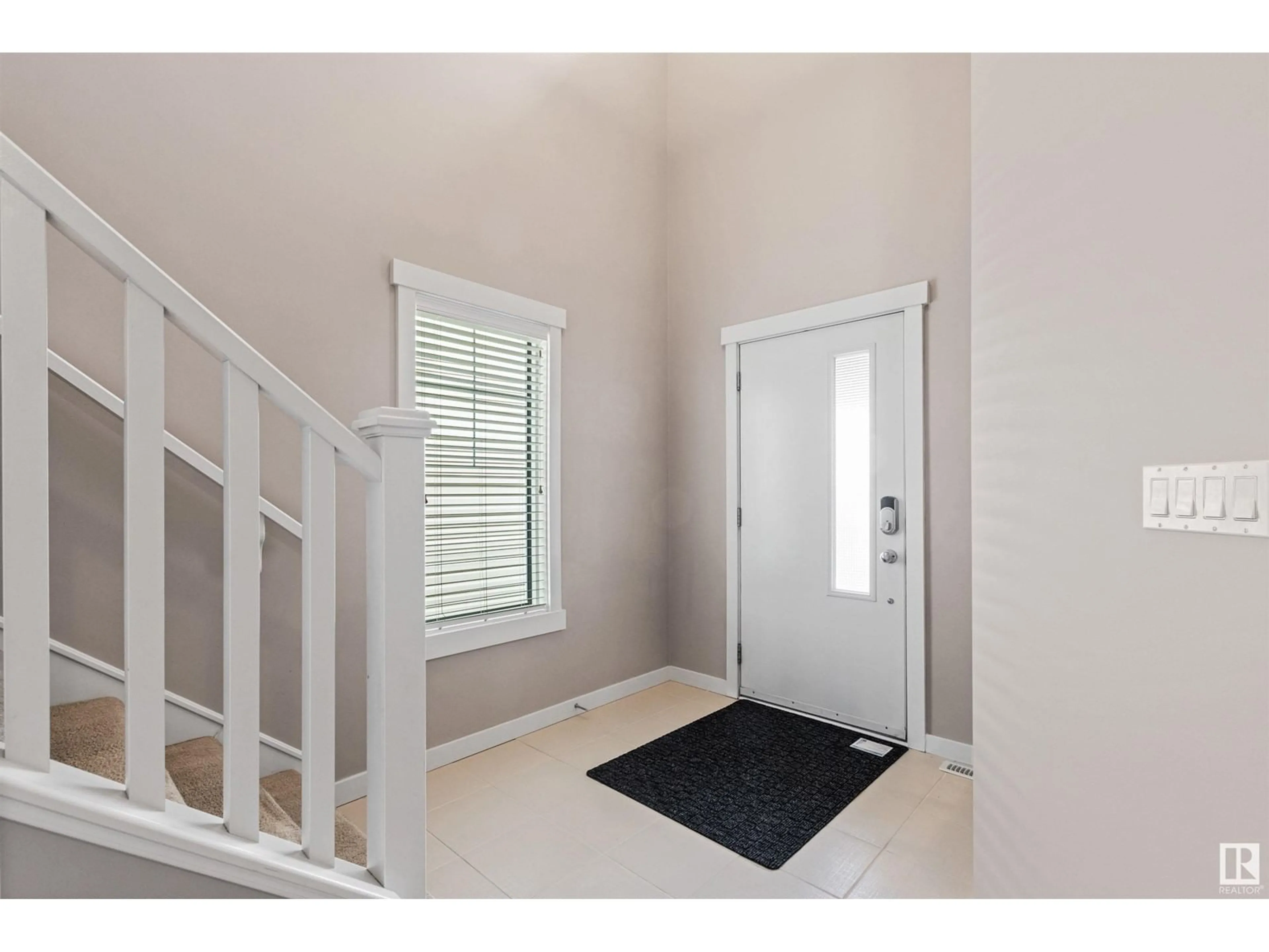 Indoor entryway for SW - 3952 CLAXTON LO, Edmonton Alberta T6W1Y7