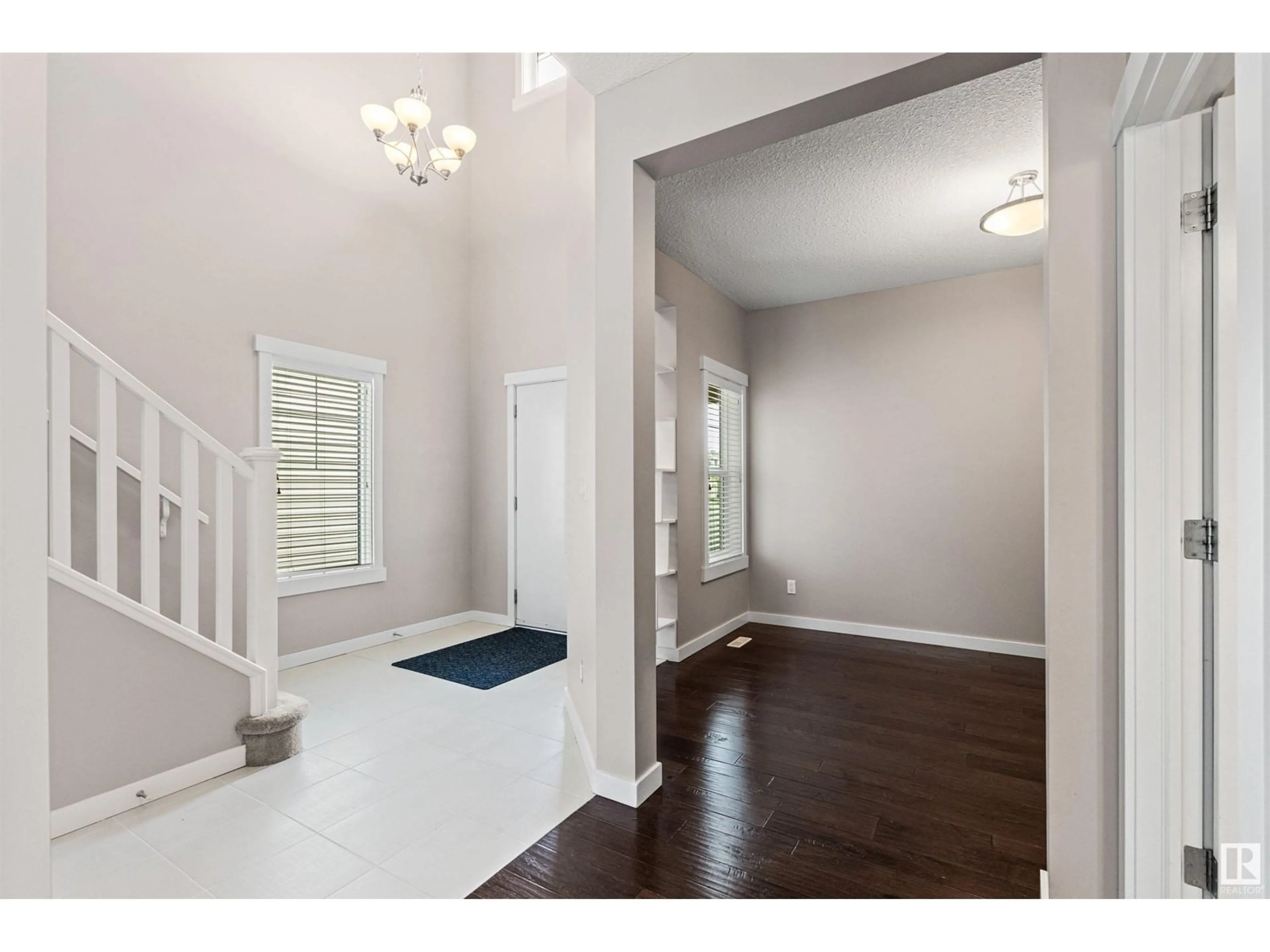 Indoor entryway for SW - 3952 CLAXTON LO, Edmonton Alberta T6W1Y7
