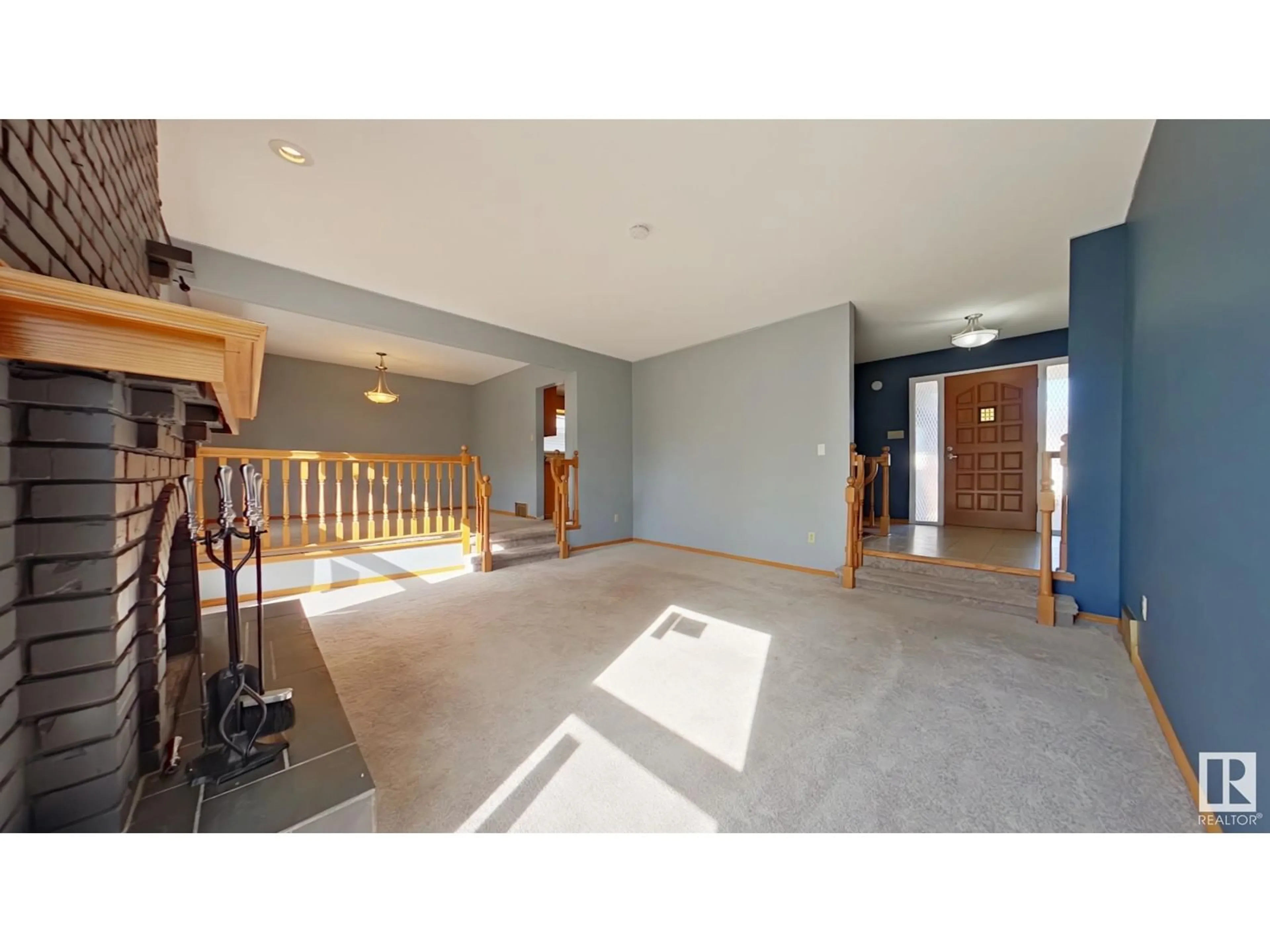 Indoor foyer for NW - 2722 104A ST, Edmonton Alberta T6J4C3