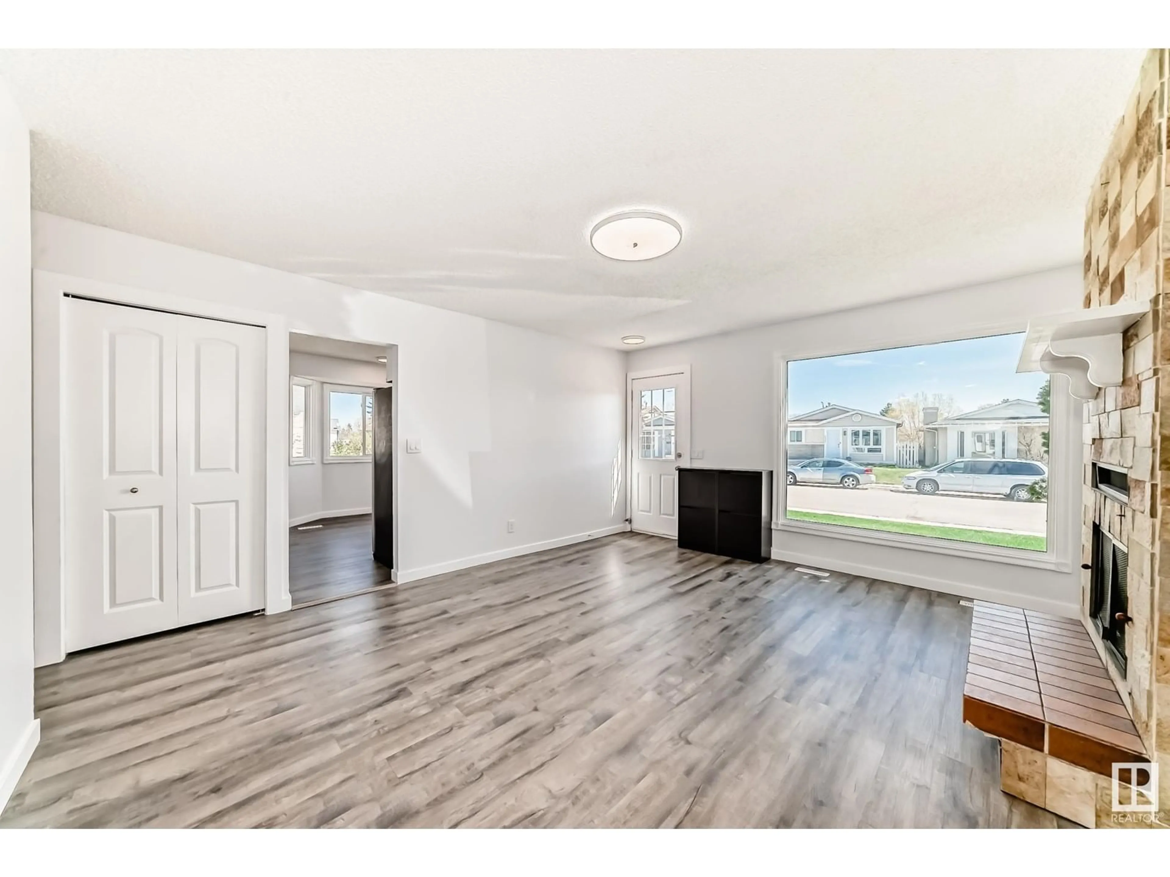 A pic of a room for 3308 44A ST, Edmonton Alberta T6L4W9