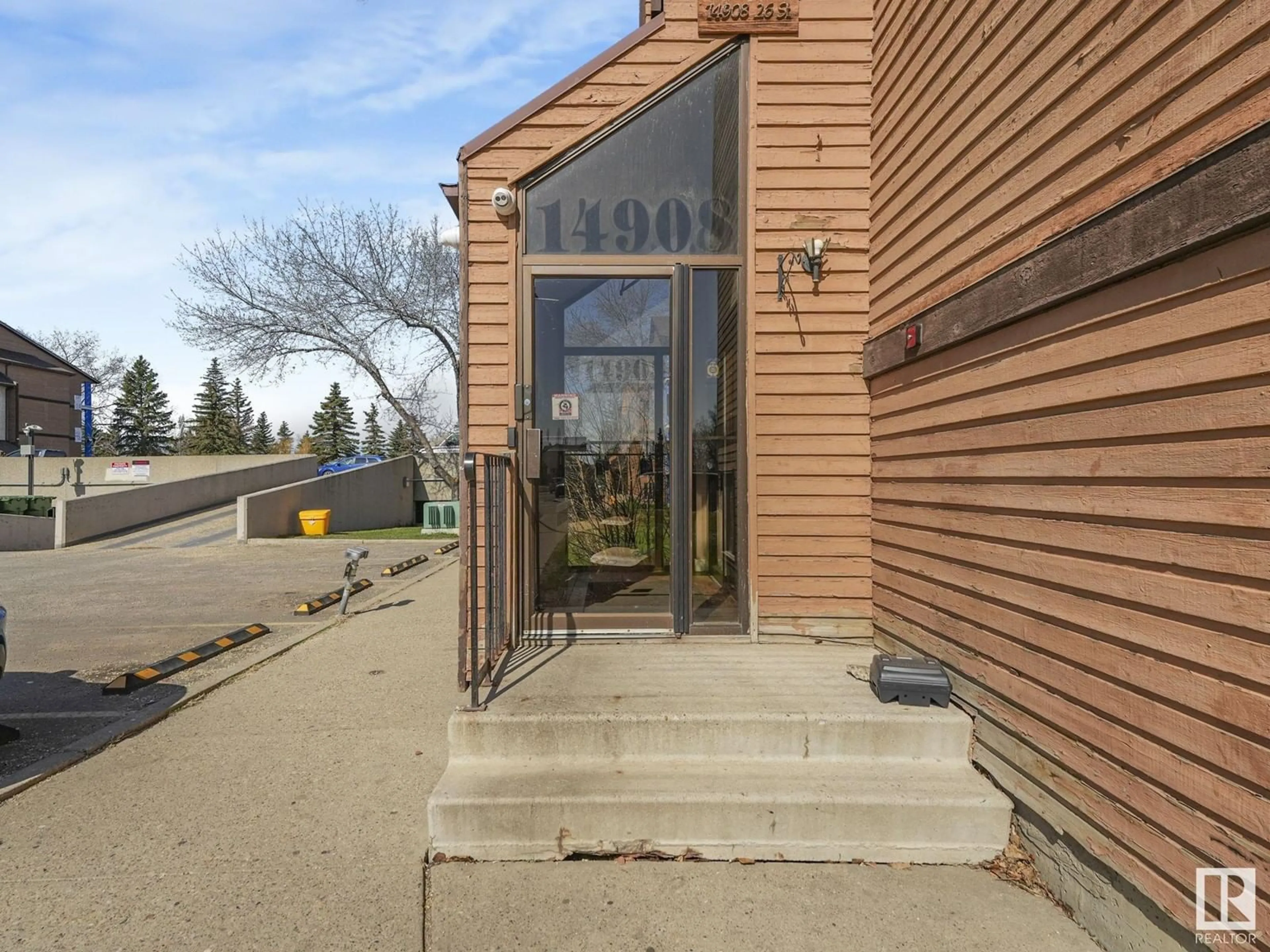 Indoor foyer for #406 - 14908 26 ST, Edmonton Alberta T5Y2G4
