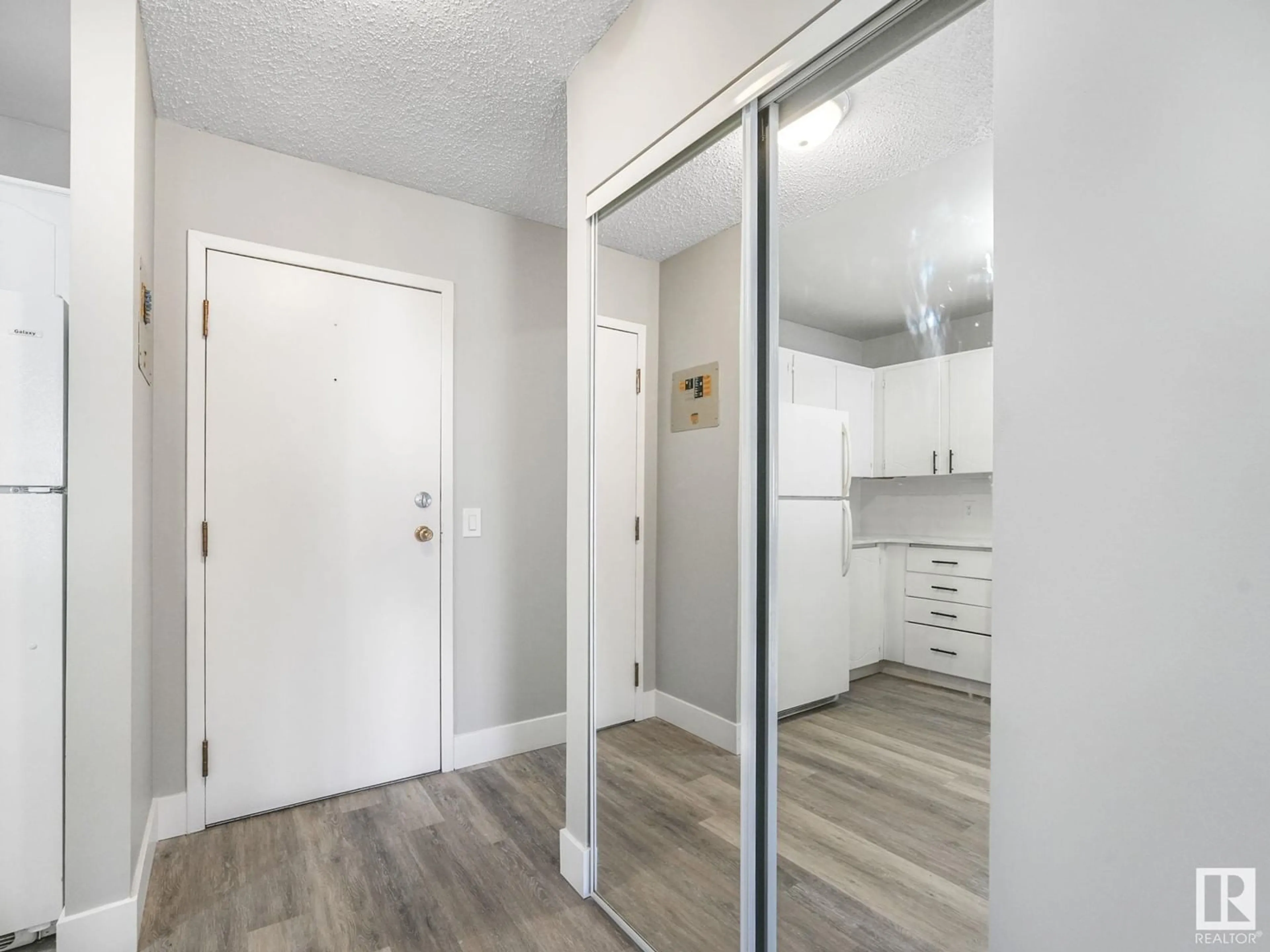 A pic of a room for #406 - 14908 26 ST, Edmonton Alberta T5Y2G4