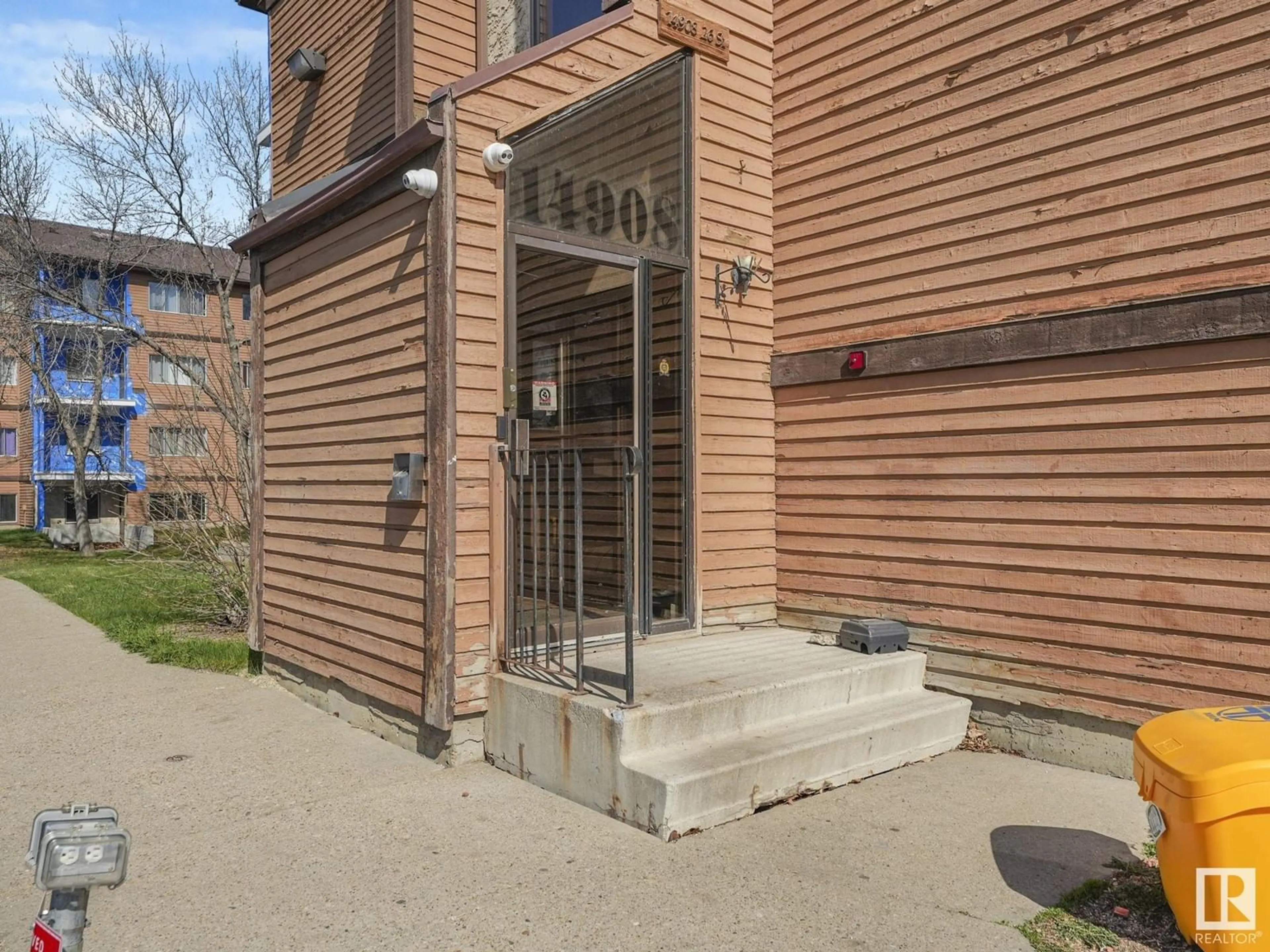Indoor foyer for NW - 102 14908 26 ST, Edmonton Alberta T5Y2G4