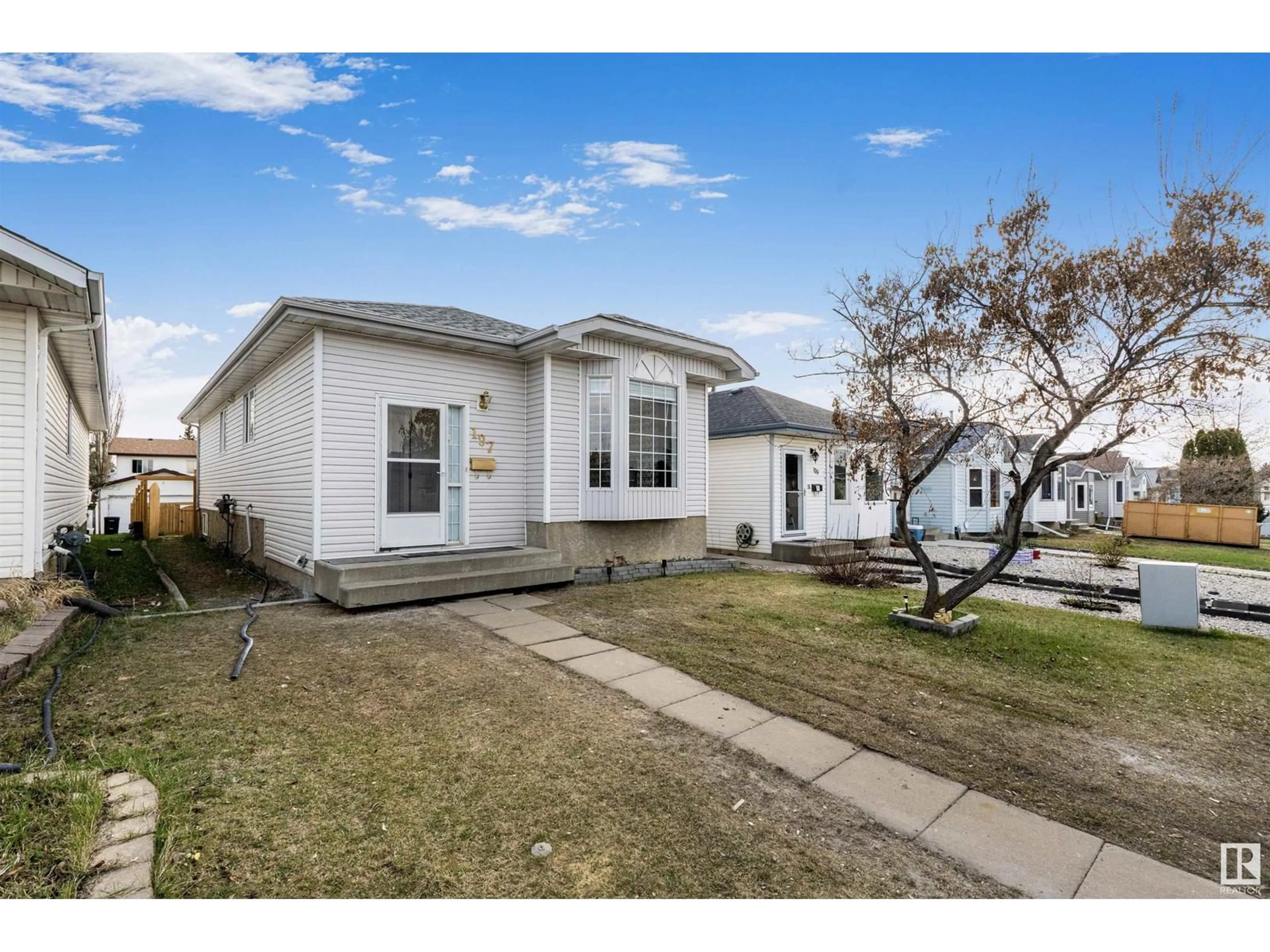 Home with vinyl exterior material, street for 197 KIRKWOOD AVENUE, Edmonton Alberta T6L6K7