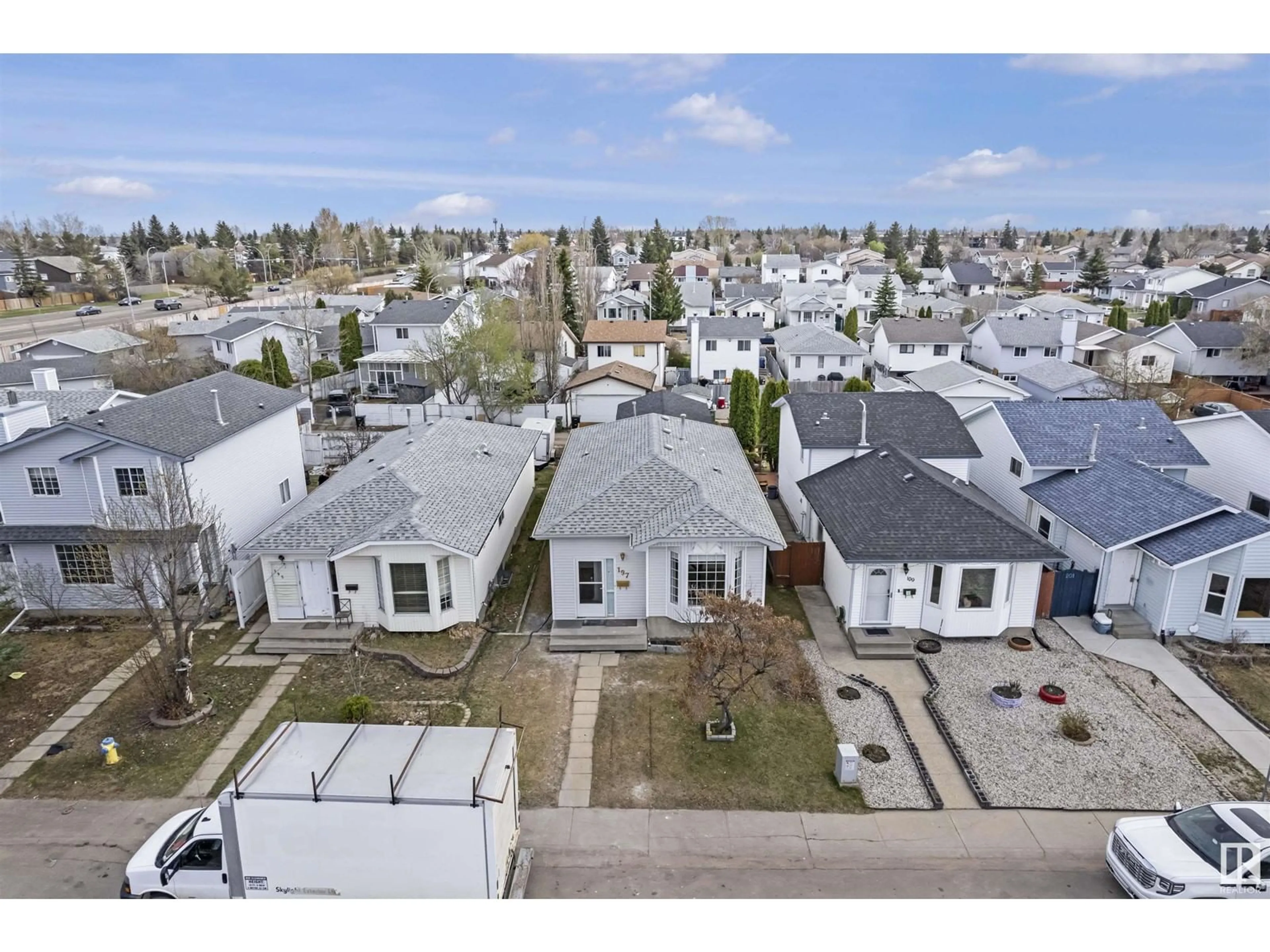 A pic from outside/outdoor area/front of a property/back of a property/a pic from drone, street for 197 KIRKWOOD AVENUE, Edmonton Alberta T6L6K7
