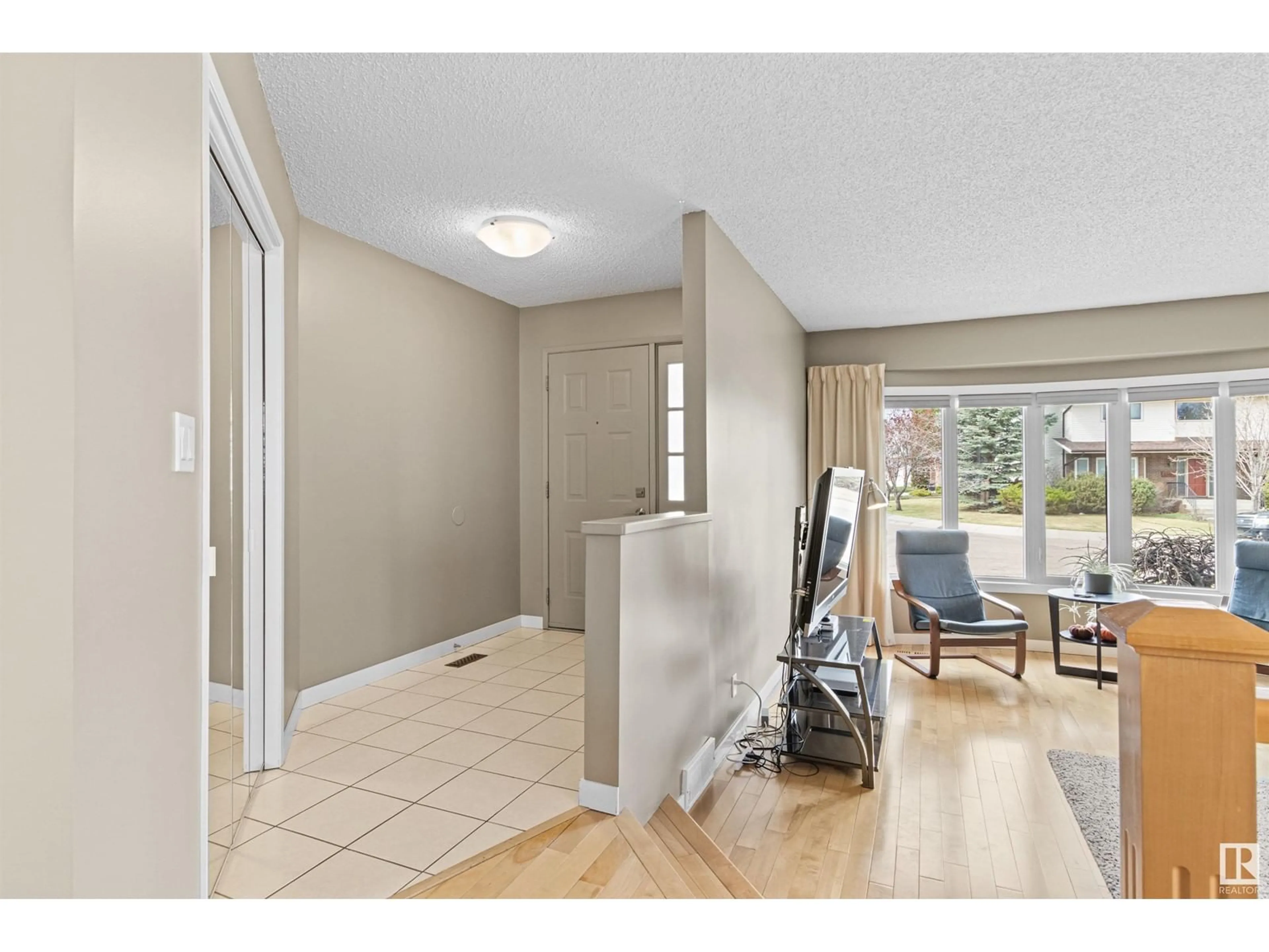 Indoor entryway for 2303 112A ST, Edmonton Alberta T6J4X6