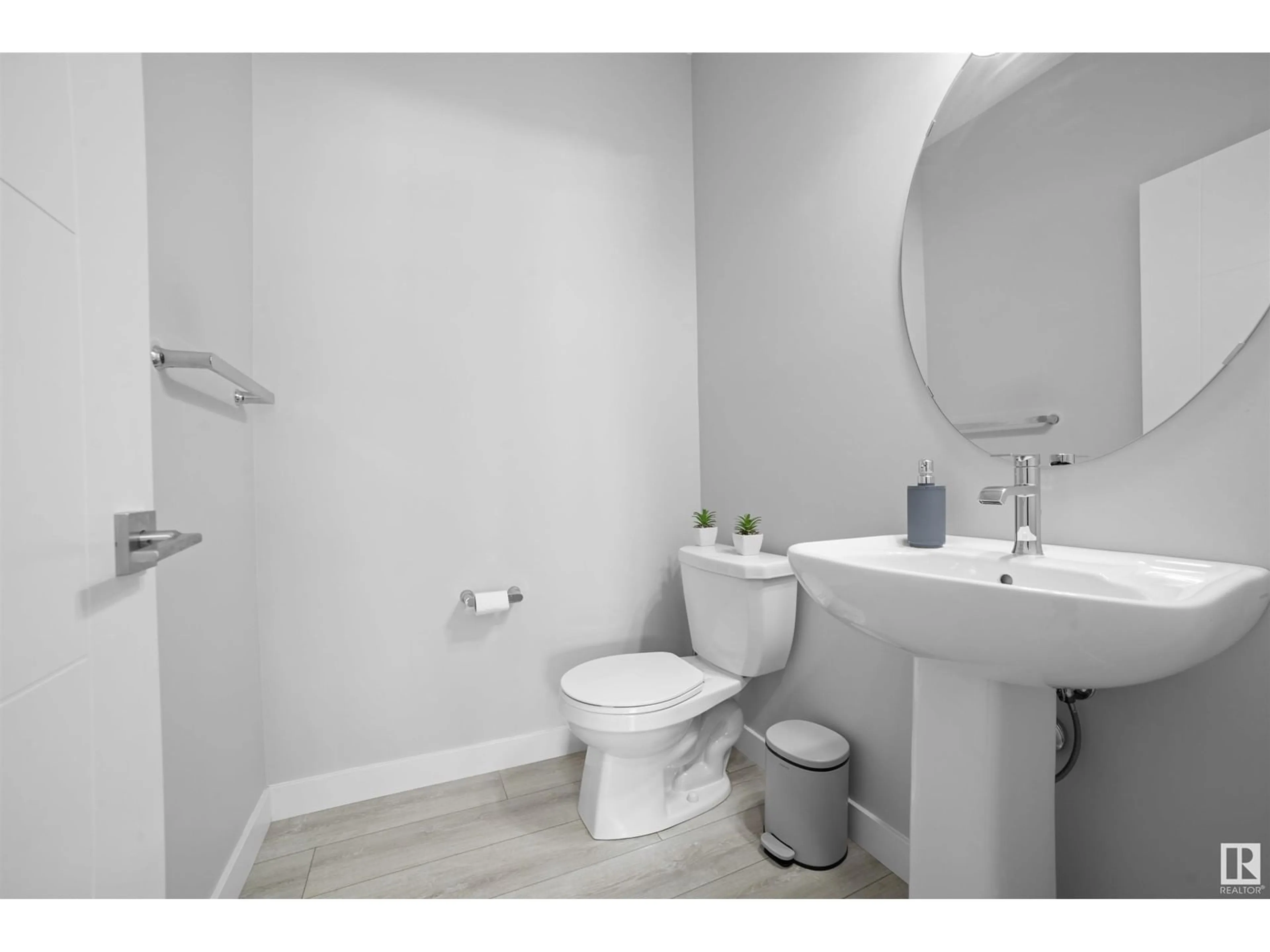 Standard bathroom, ceramic/tile floor for 3530 CHECKNITA POINT, Edmonton Alberta T6W4W6