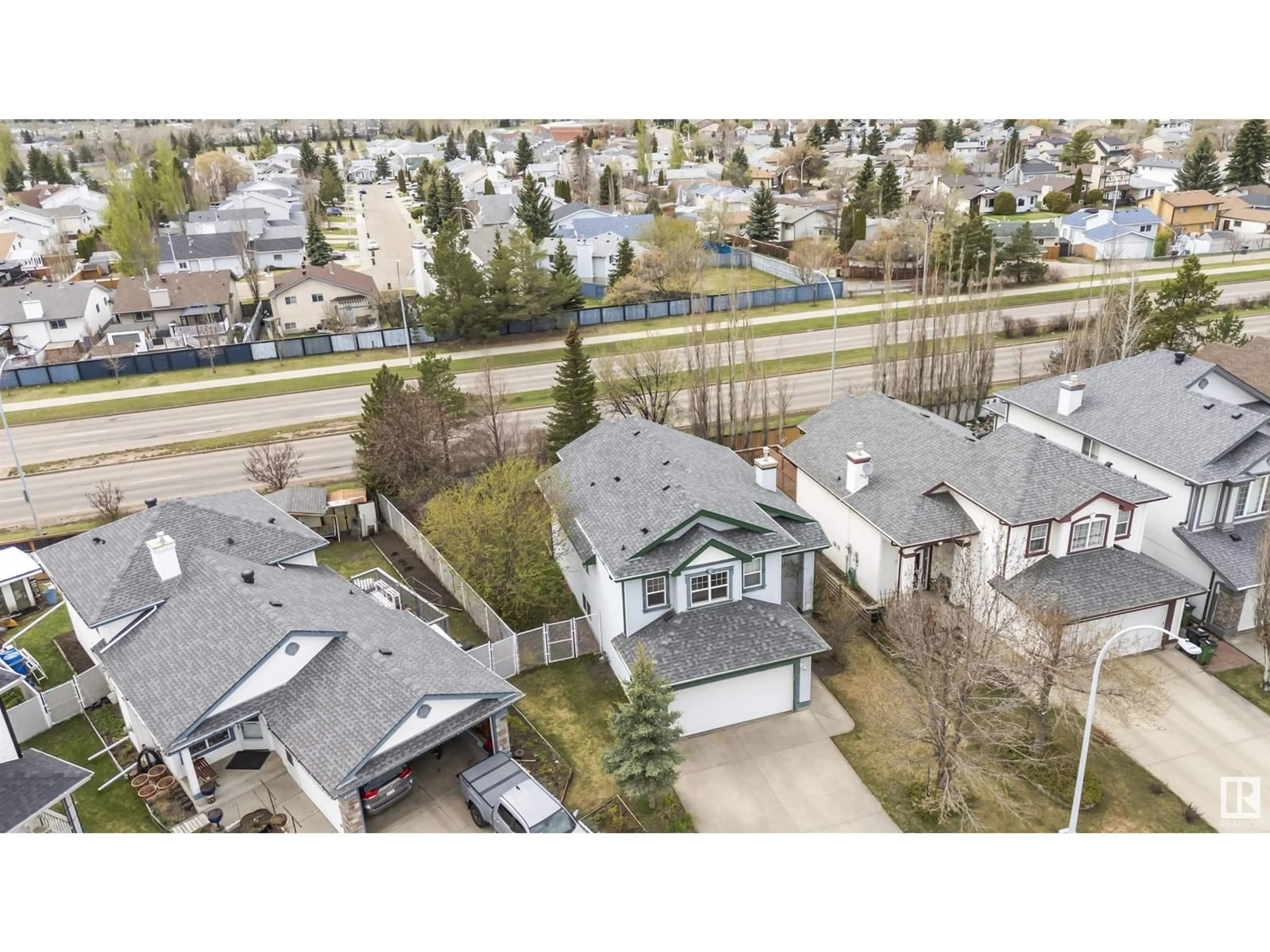 A pic from outside/outdoor area/front of a property/back of a property/a pic from drone, unknown for 4012 33A ST, Edmonton Alberta T6T1P1