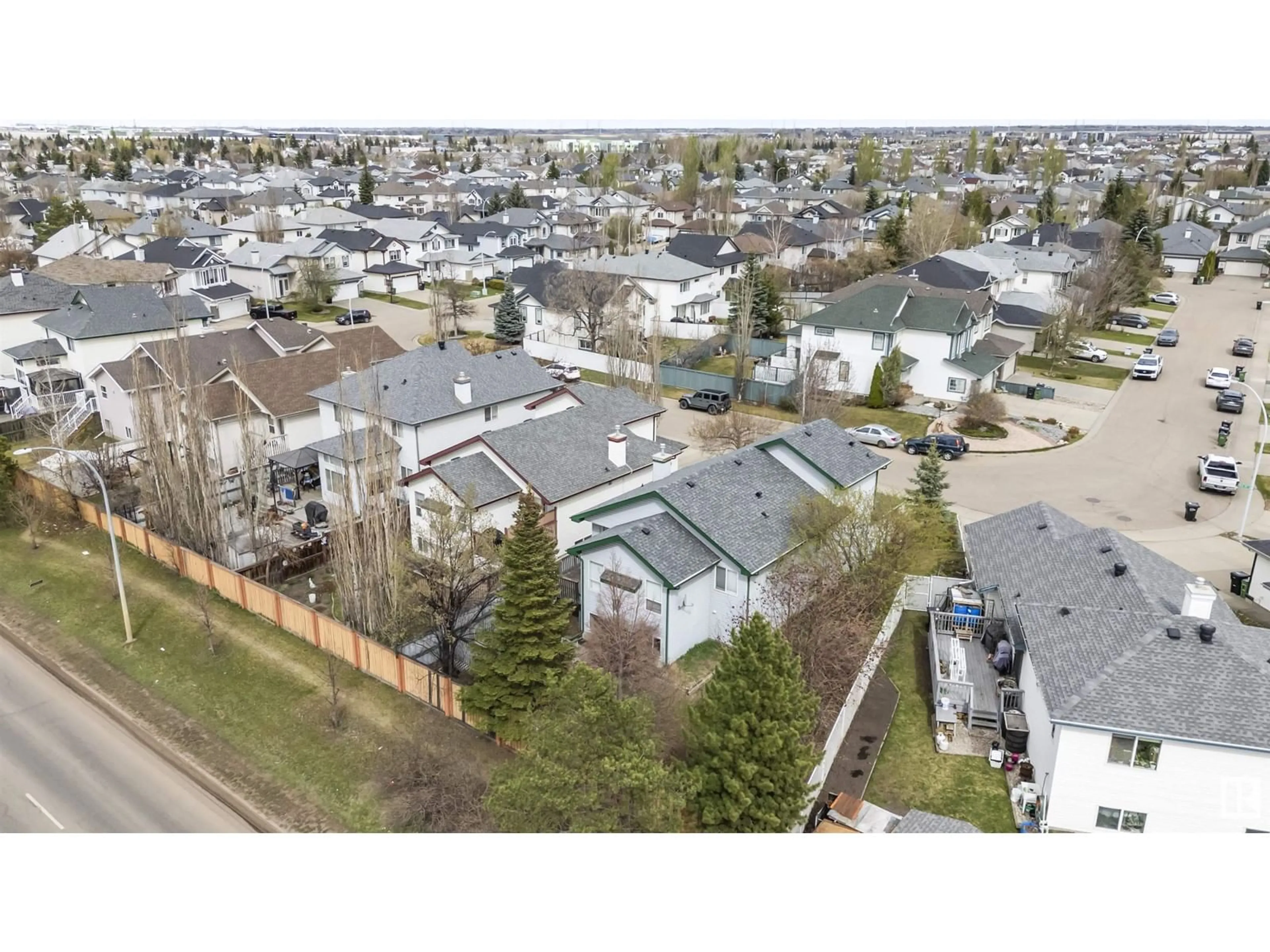 A pic from outside/outdoor area/front of a property/back of a property/a pic from drone, street for 4012 33A ST, Edmonton Alberta T6T1P1