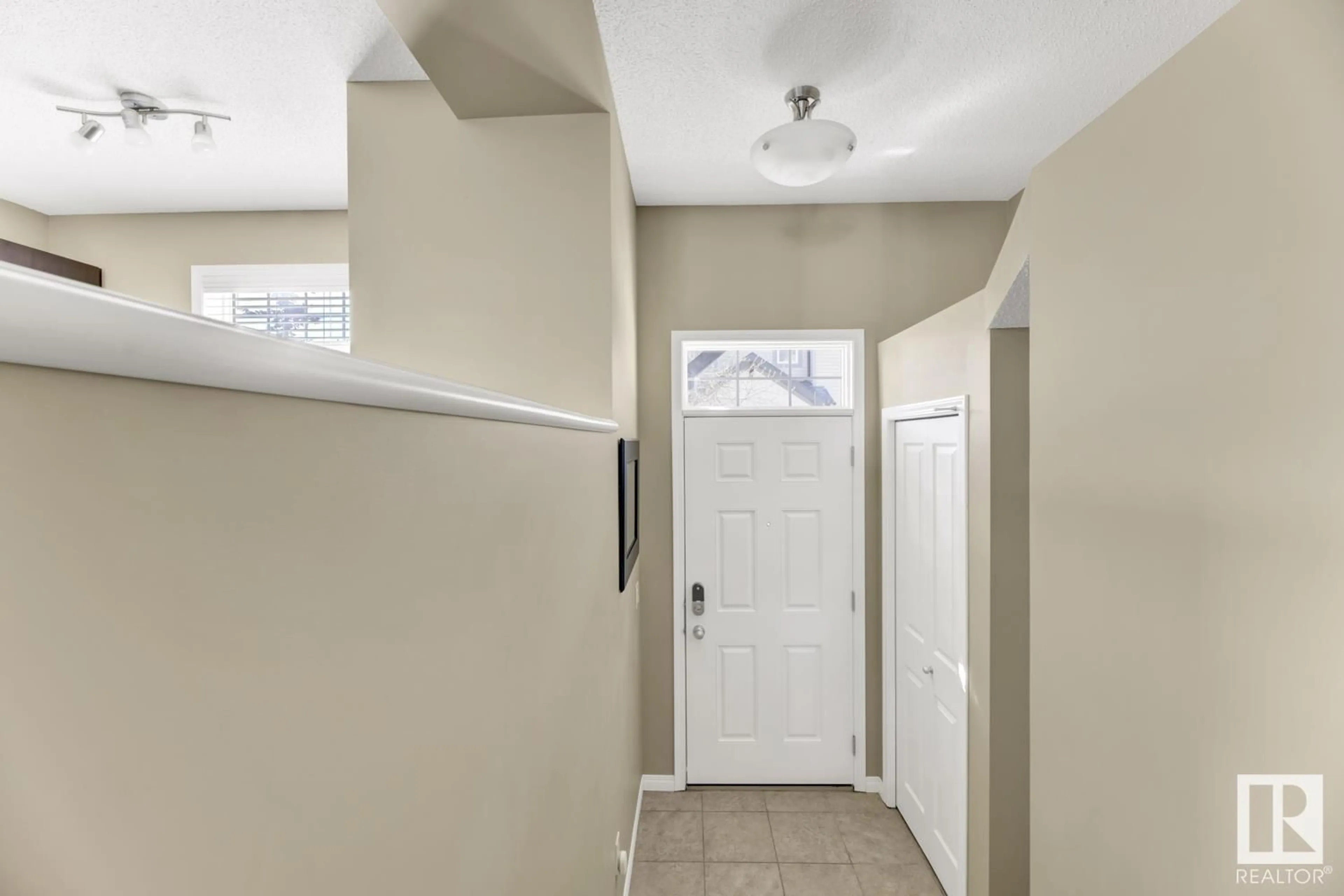 Indoor entryway for #13 - 465 HEMINGWAY RD, Edmonton Alberta T6M0H6