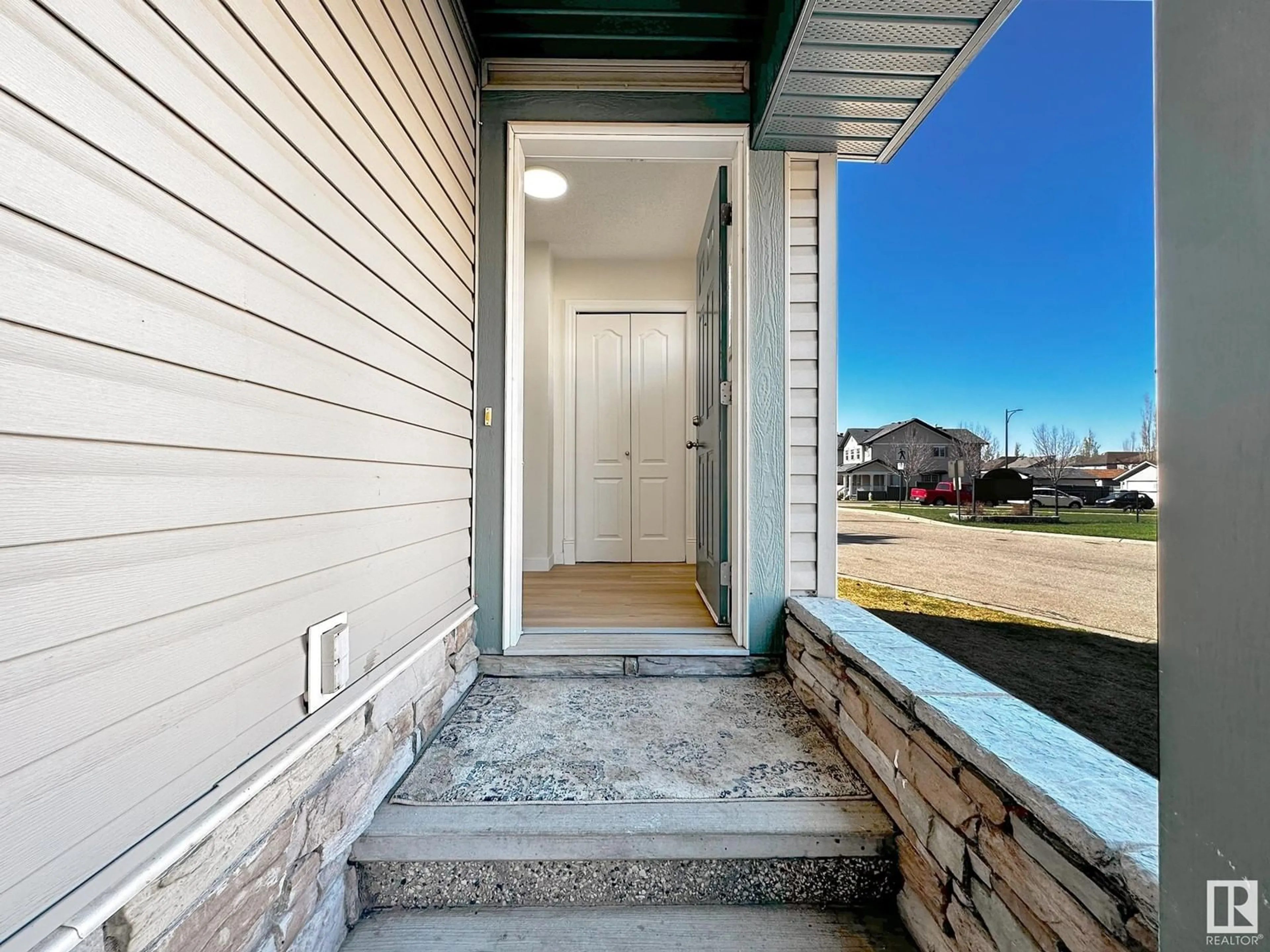 Indoor entryway for #124 - 12050 17 AV, Edmonton Alberta T6W1X4