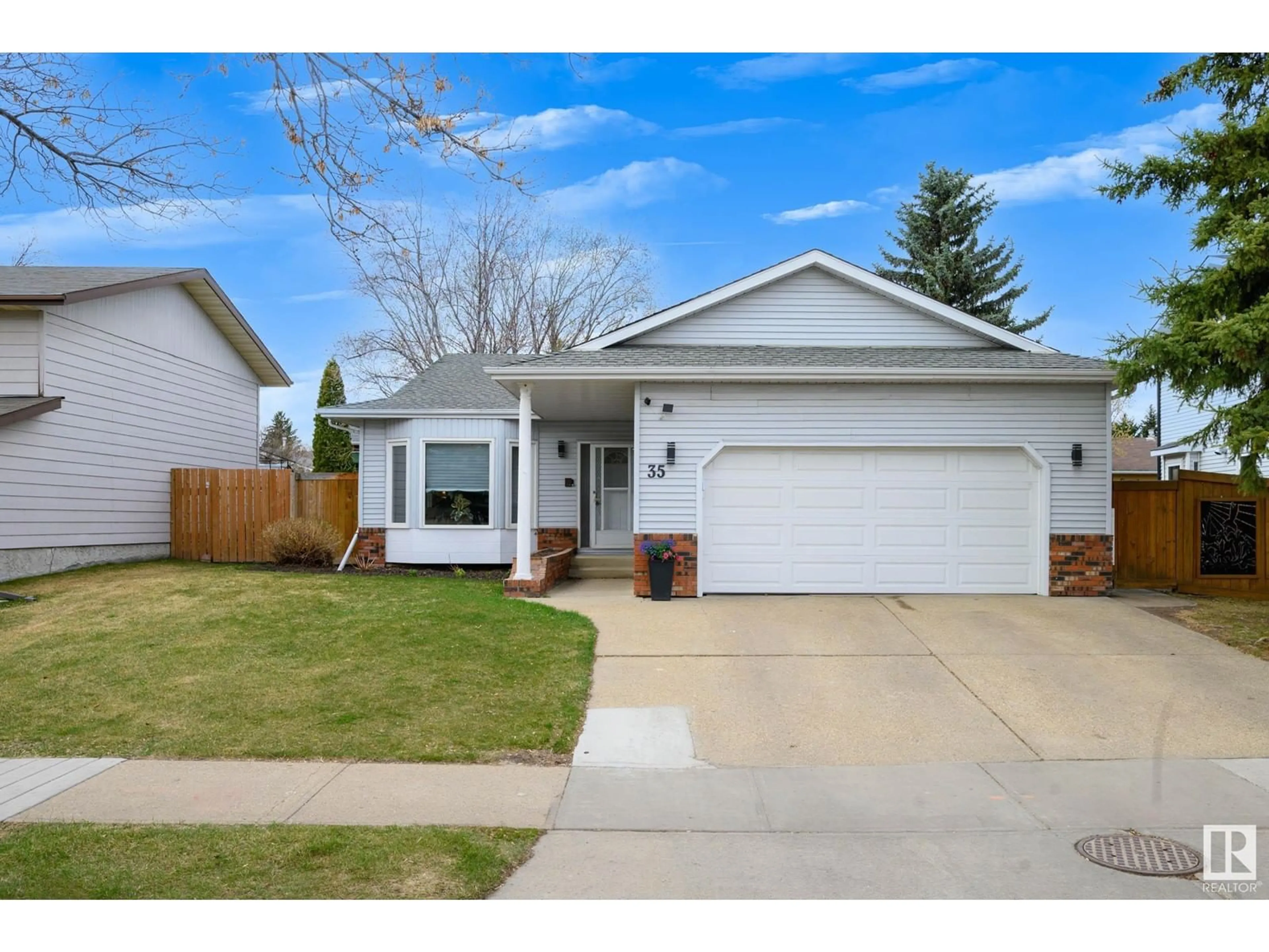 Home with vinyl exterior material, street for 35 WOODLANDS RD, St. Albert Alberta T8N3S7