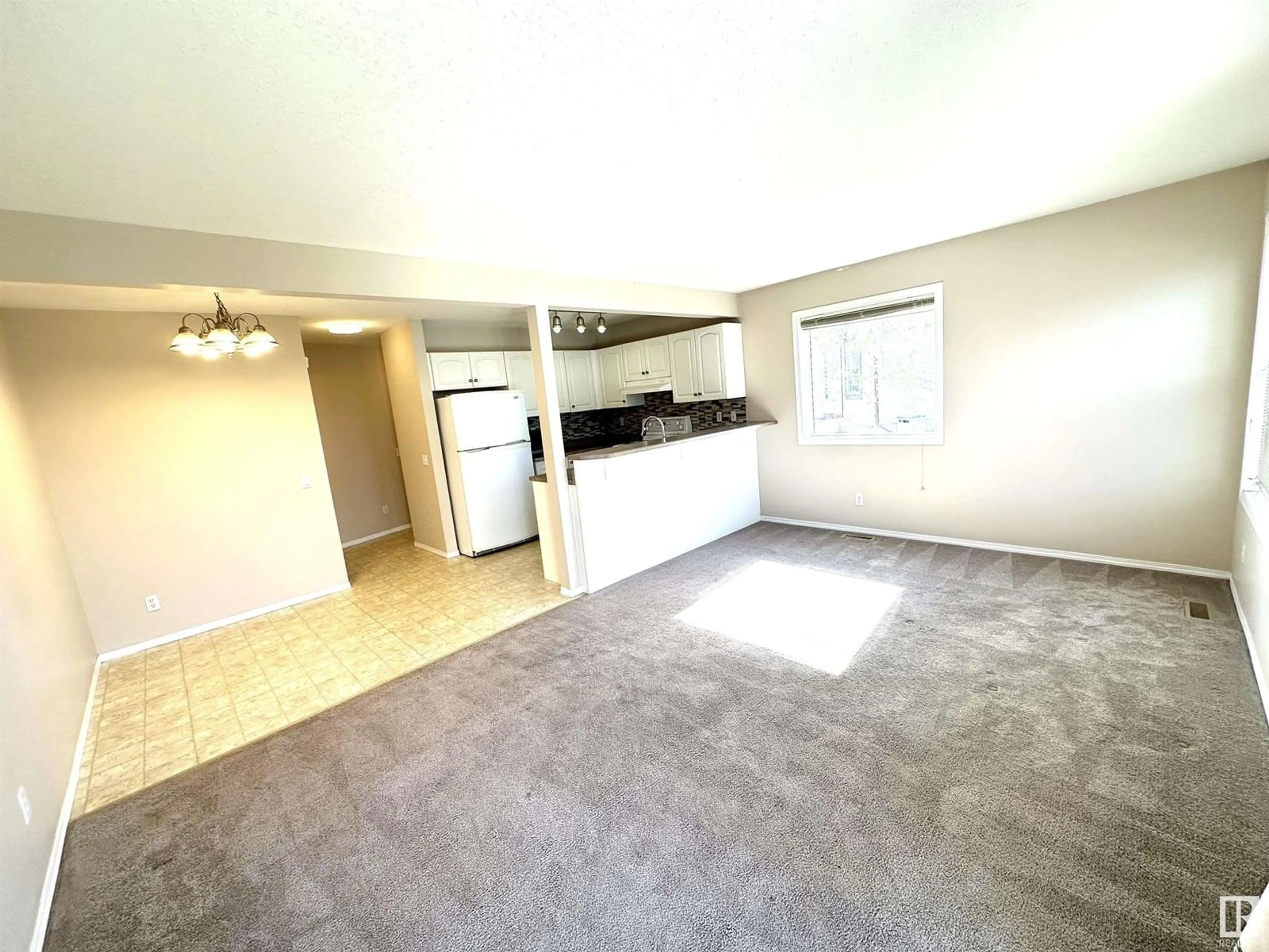 A pic of a room for 39 16823 84ST NW, Edmonton Alberta T5Z3S4