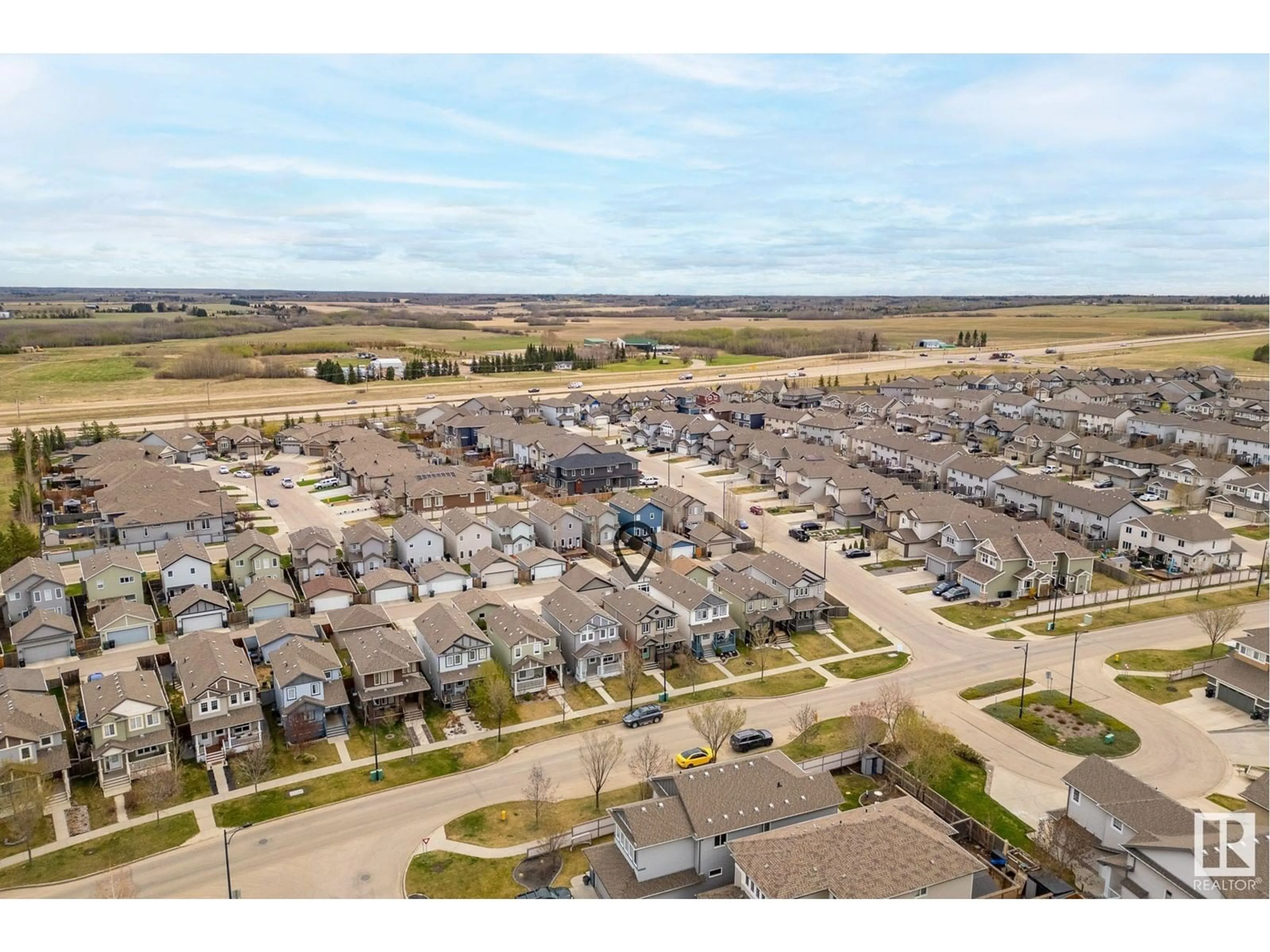 A pic from outside/outdoor area/front of a property/back of a property/a pic from drone, street for 4272 SUMMERLAND DR, Sherwood Park Alberta T8H0R2