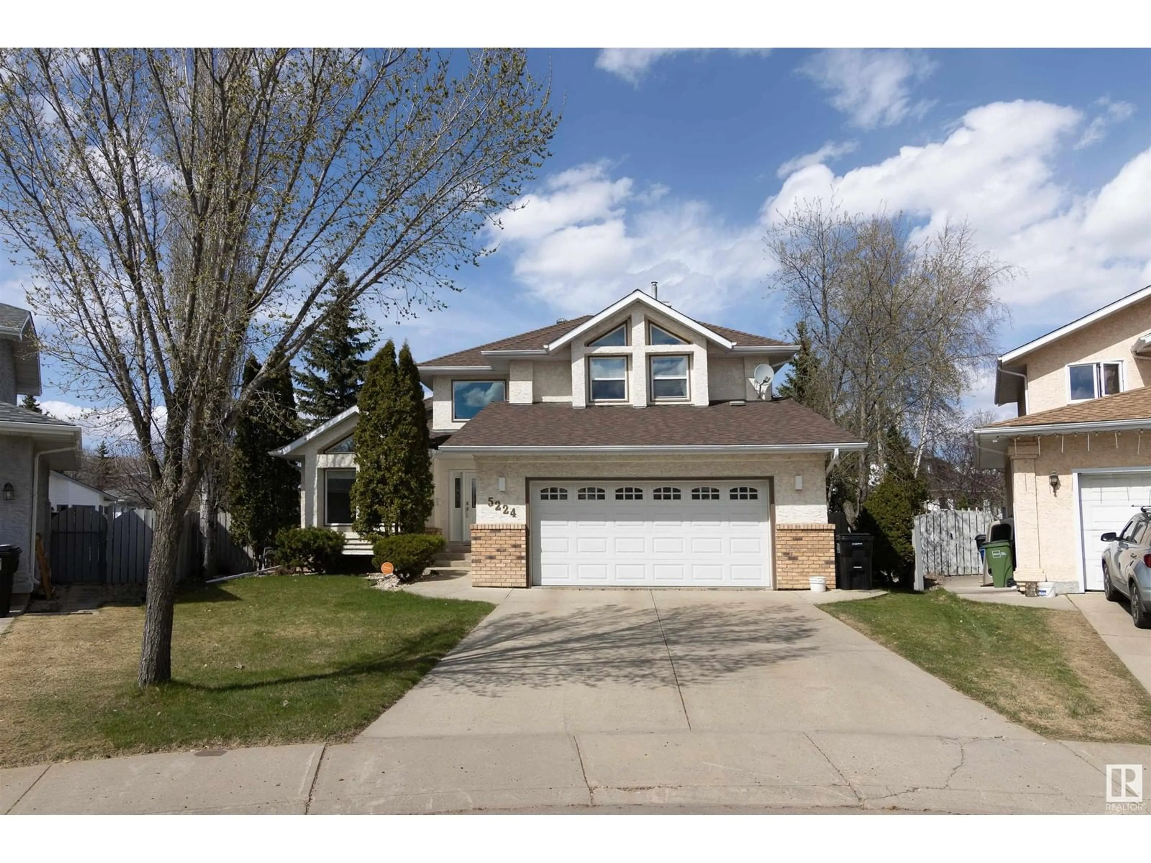 Home with vinyl exterior material, street for NW - 5224 186 ST, Edmonton Alberta T6M2G4