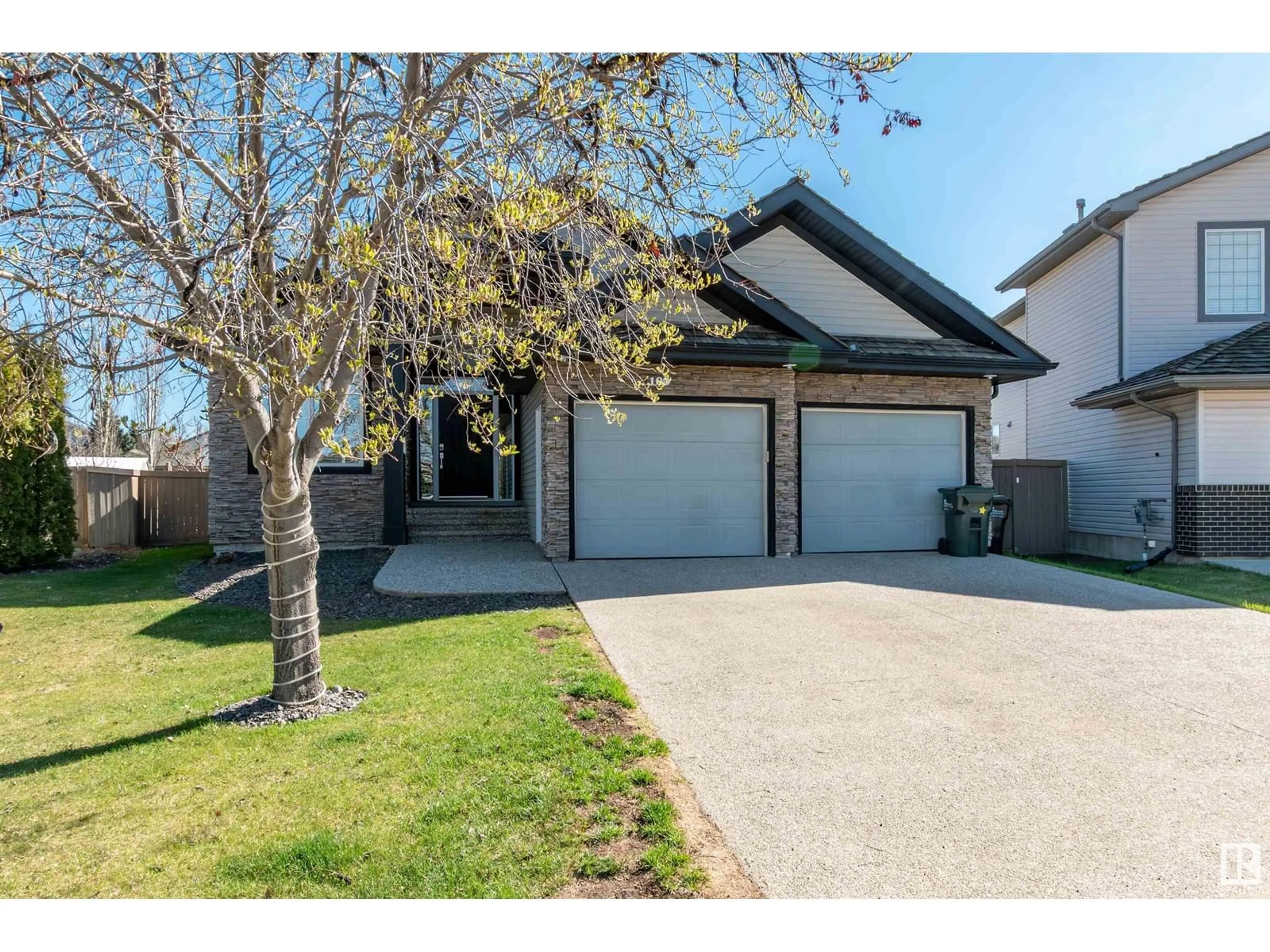 Home with vinyl exterior material, street for 109 NOTTINGHAM PT, Sherwood Park Alberta T8A3A8