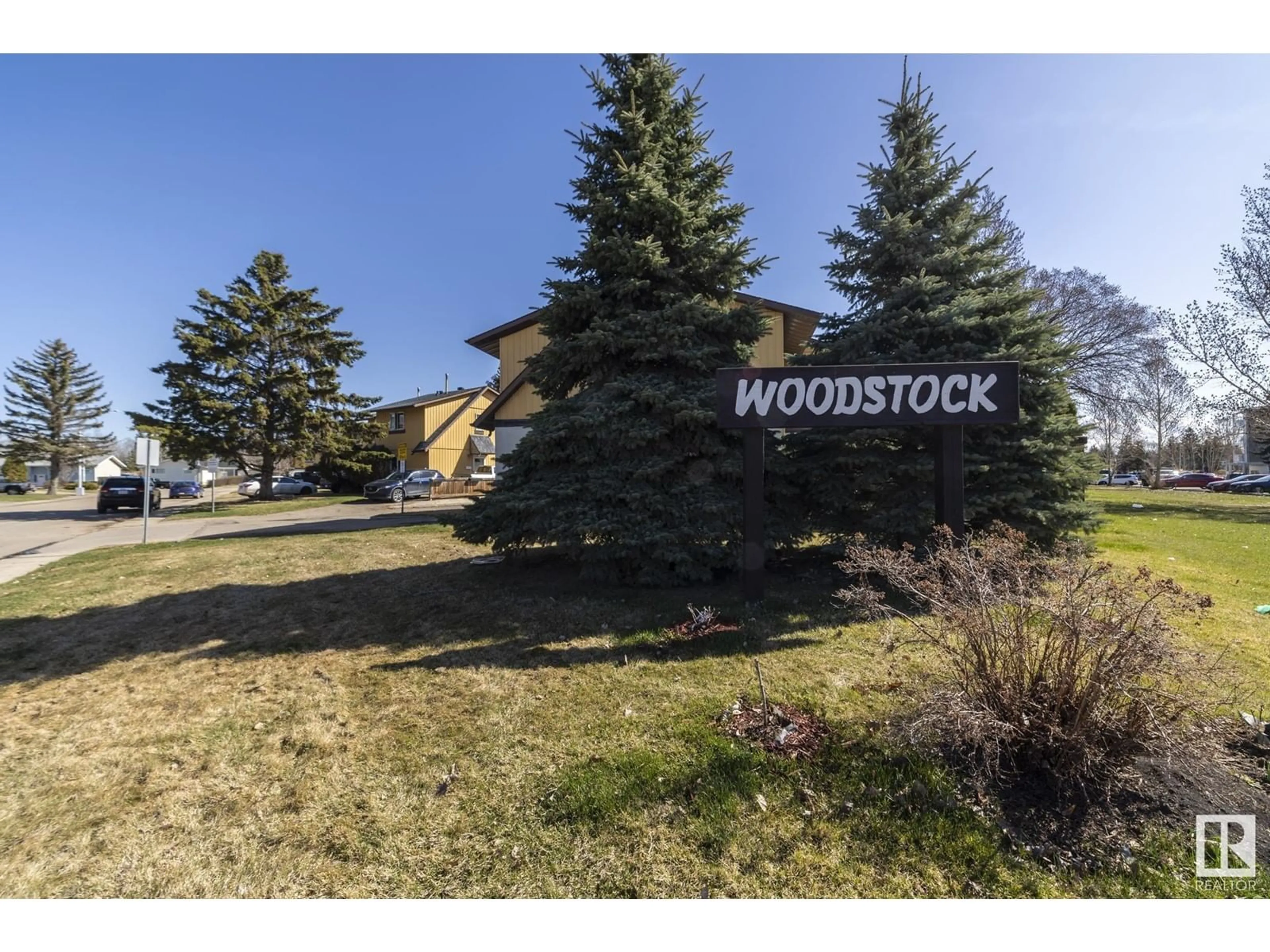 Storage room or clothes room or walk-in closet for 105 WOODSTOCK NW, Edmonton Alberta T5T0H6