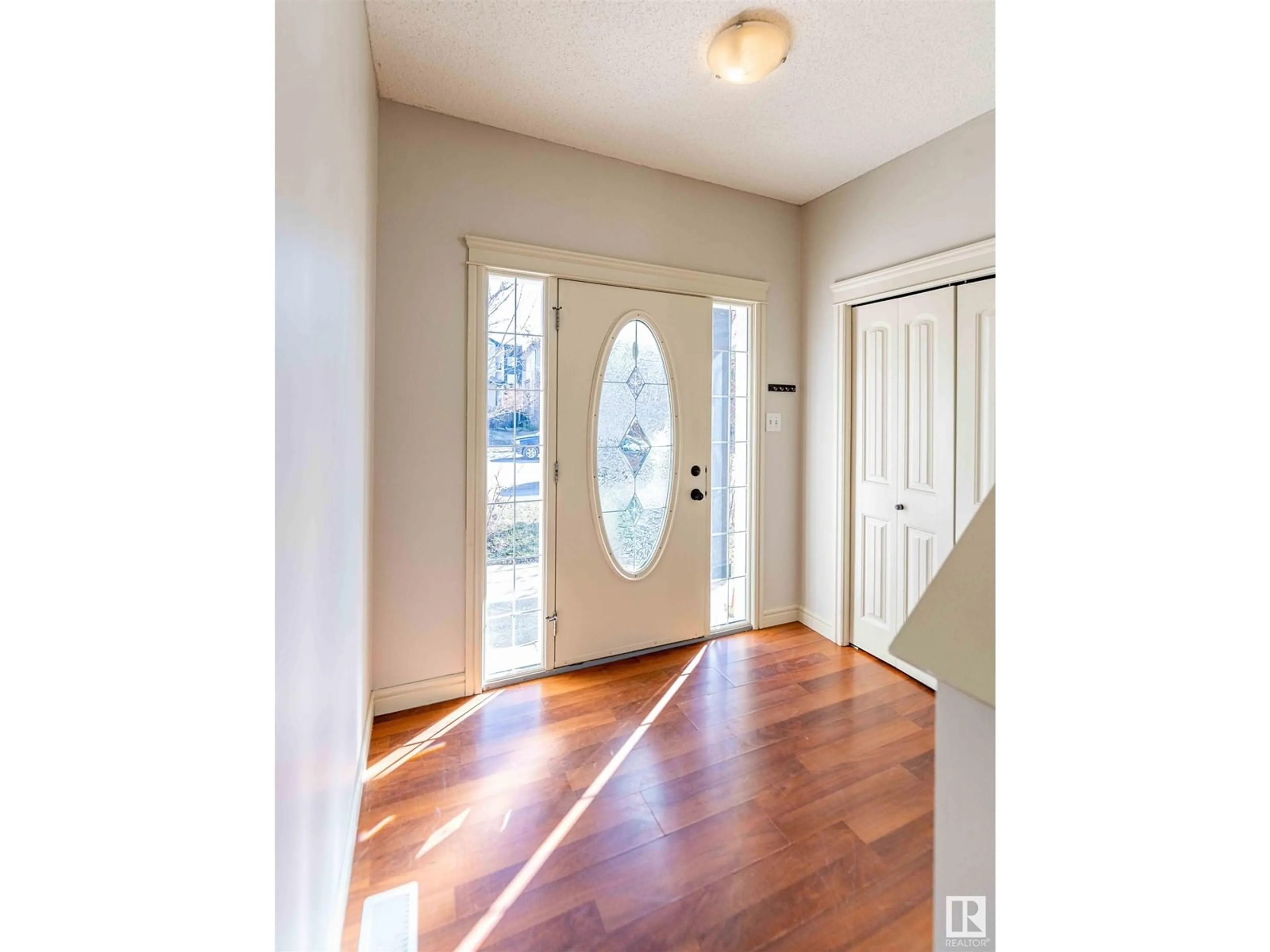 Indoor entryway for SW - 11842 21 AV, Edmonton Alberta T6W0C9